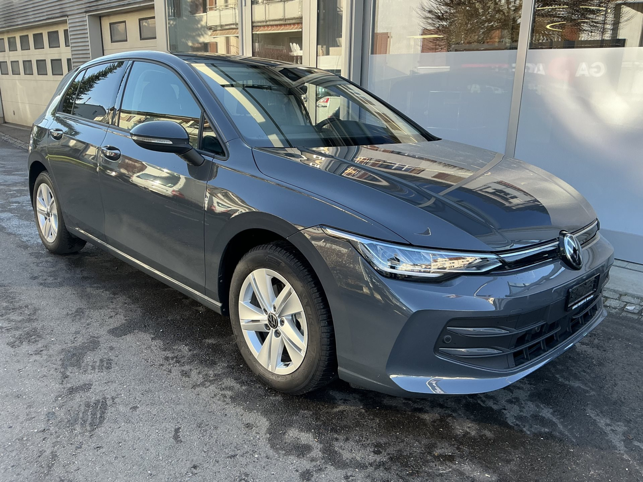 listing desktop thumbnail image 2