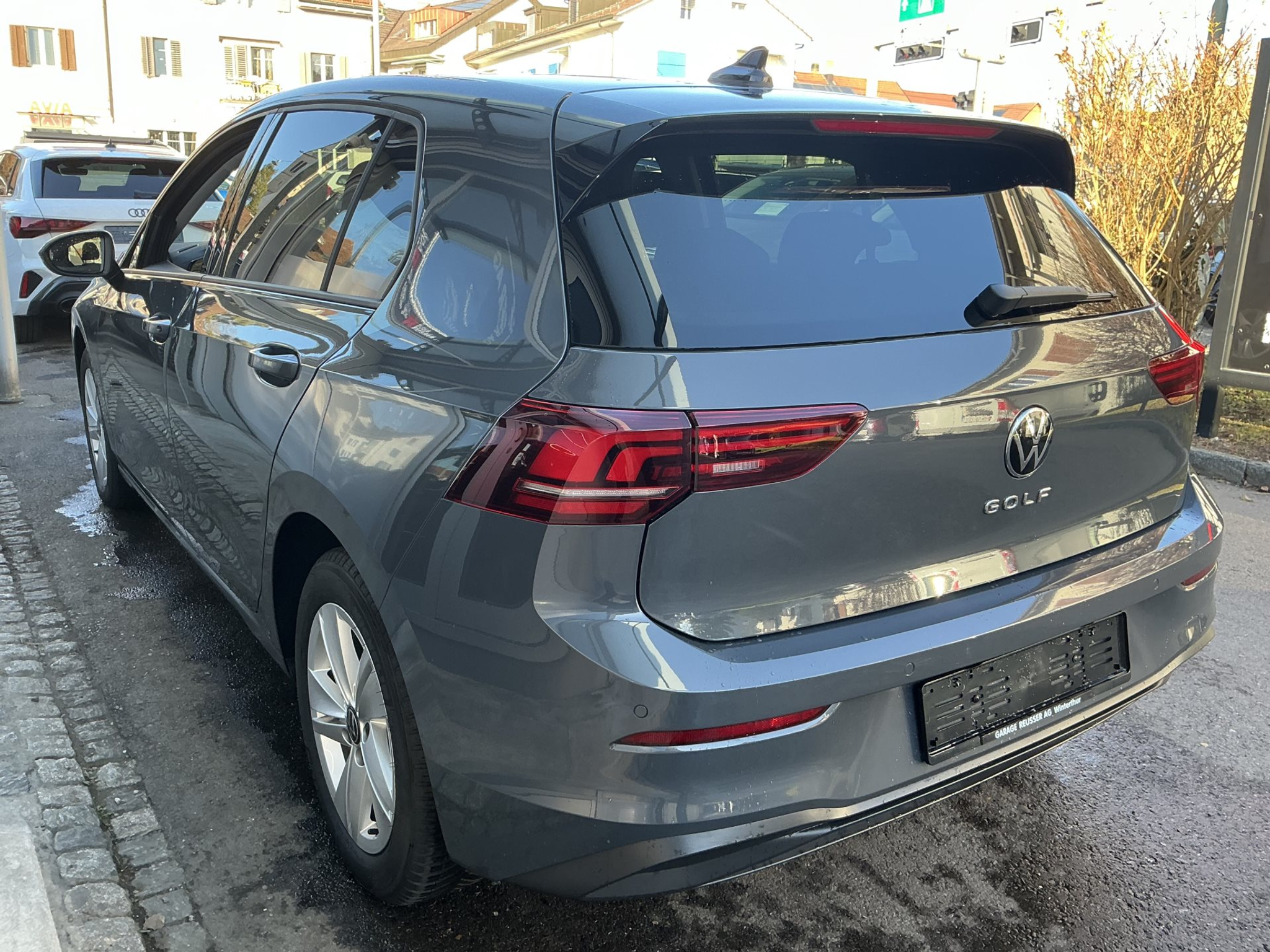 listing desktop thumbnail image 5