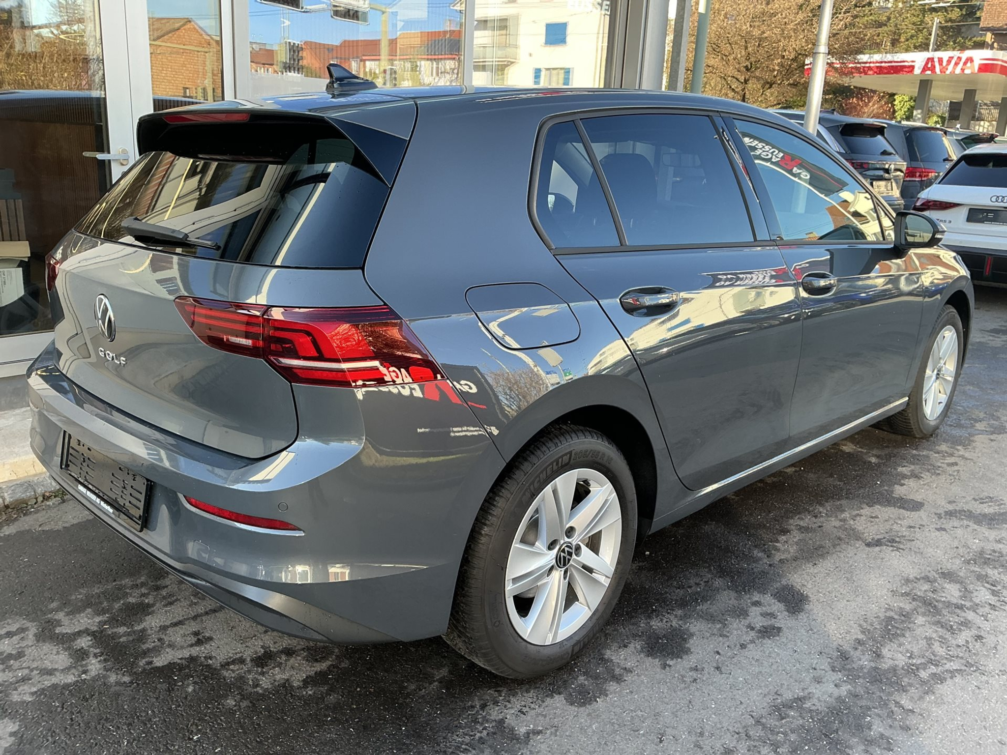 listing desktop thumbnail image 3