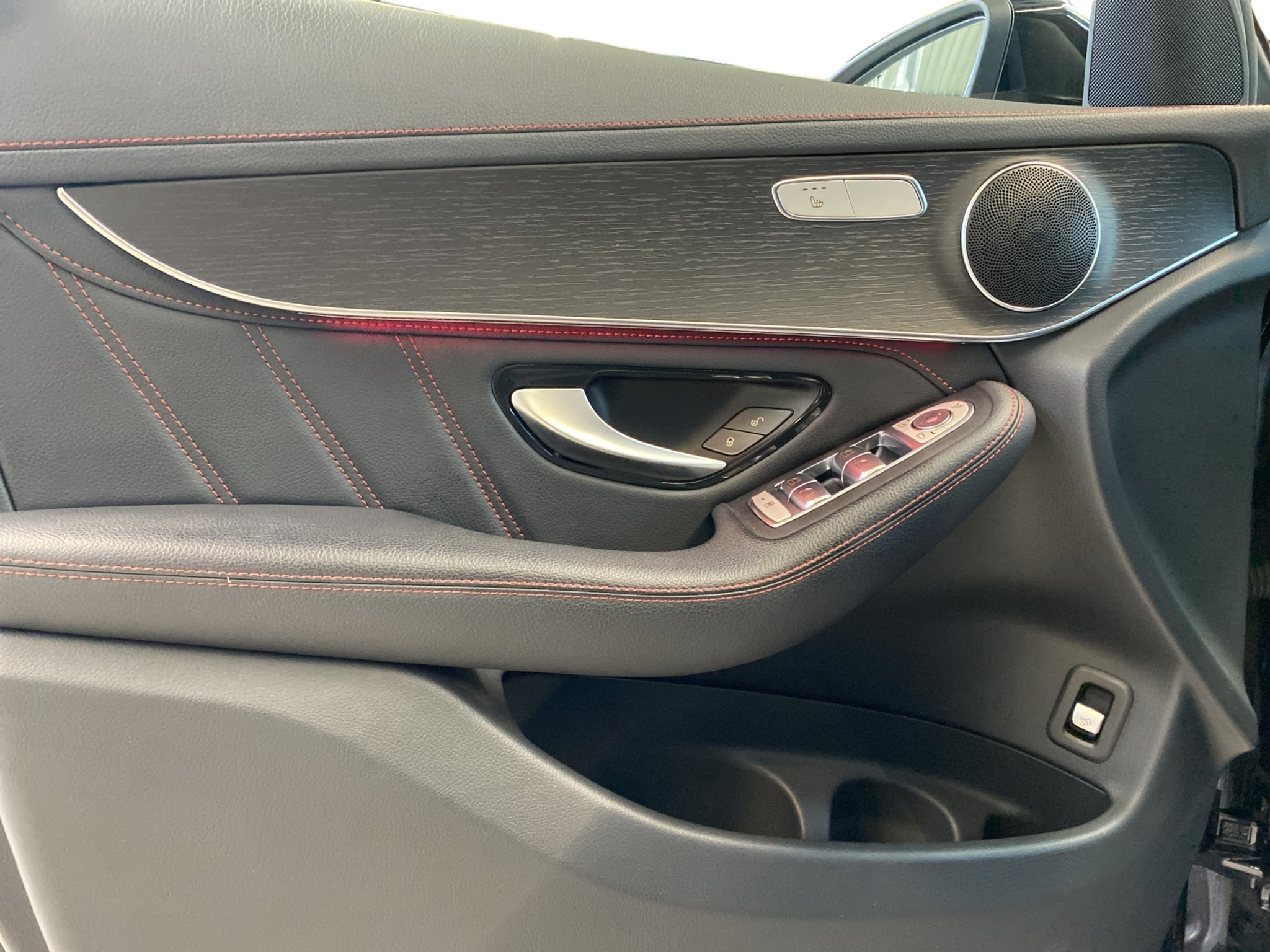 listing desktop thumbnail image 10