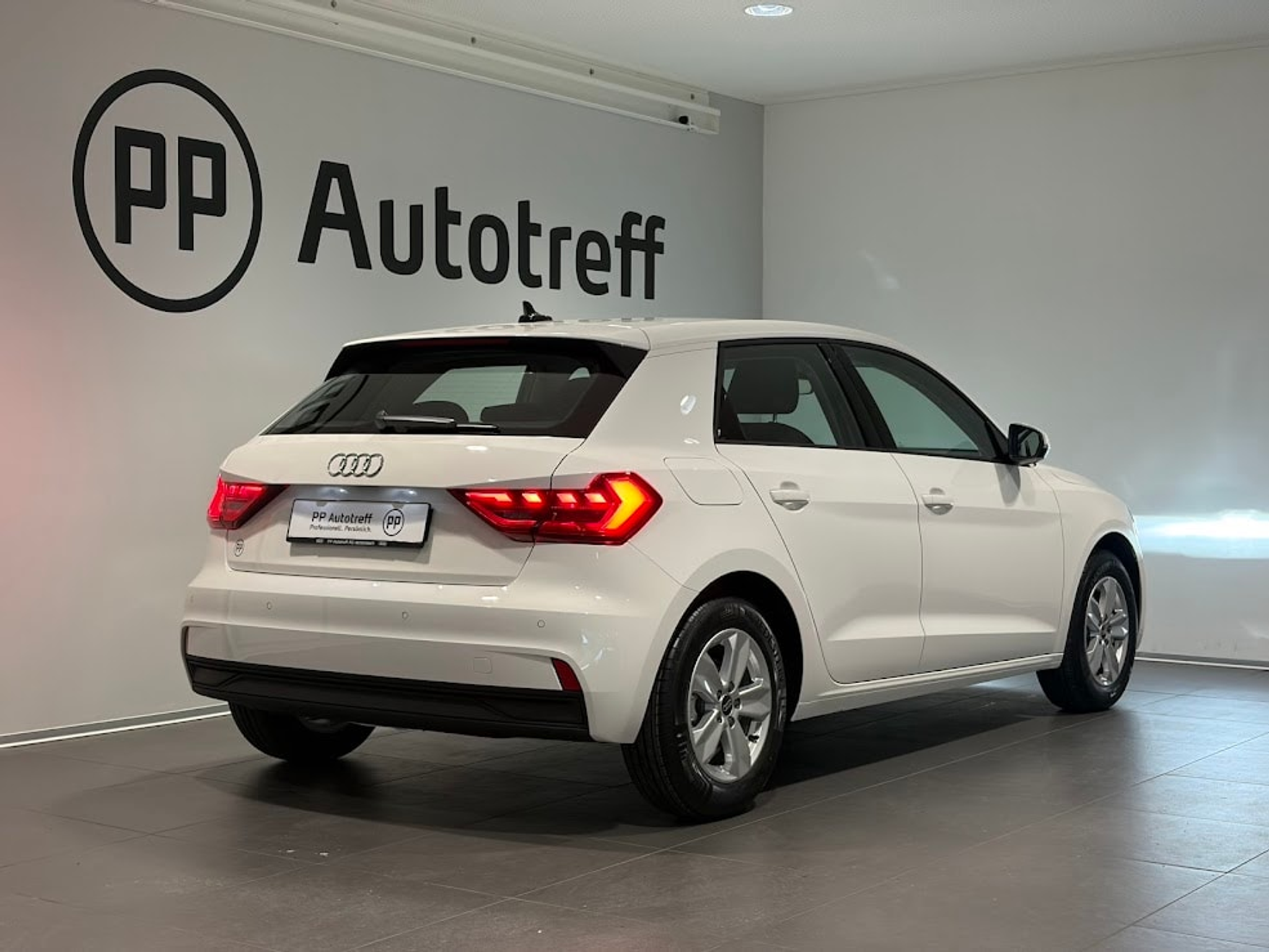 listing desktop thumbnail image 14