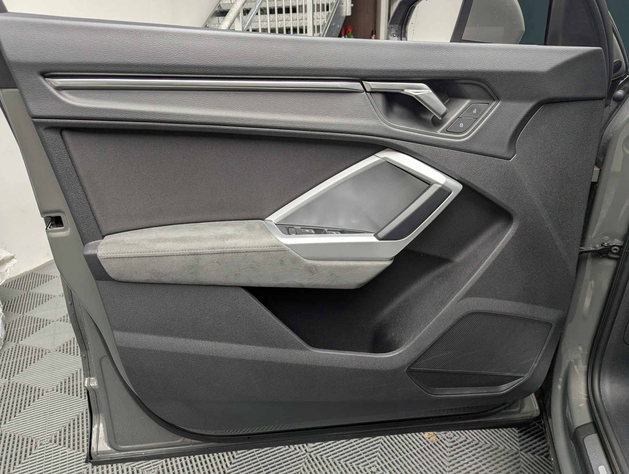 listing desktop thumbnail image 9