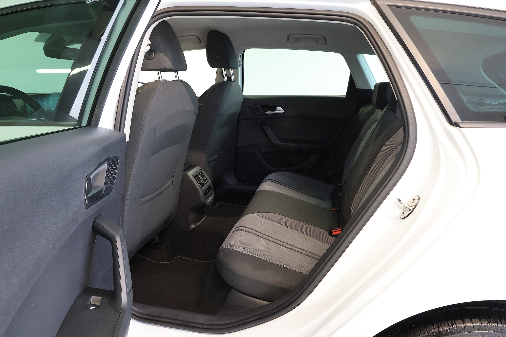 listing desktop thumbnail image 13