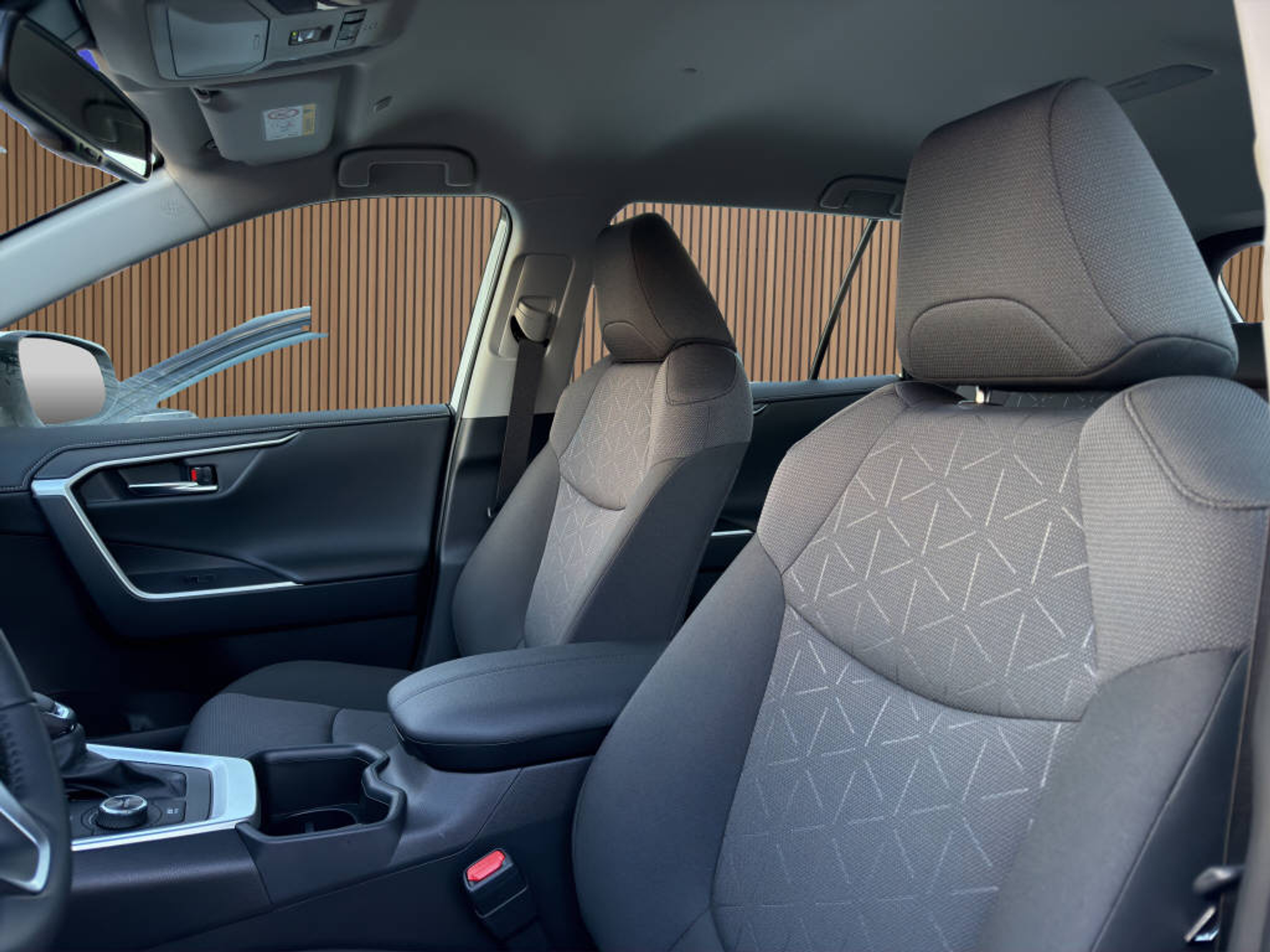 listing desktop thumbnail image 18