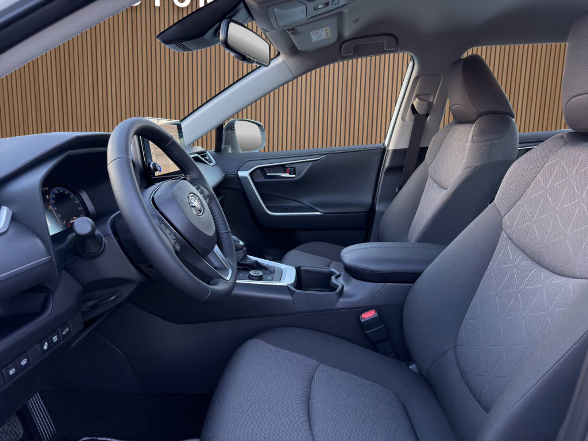 listing desktop thumbnail image 19