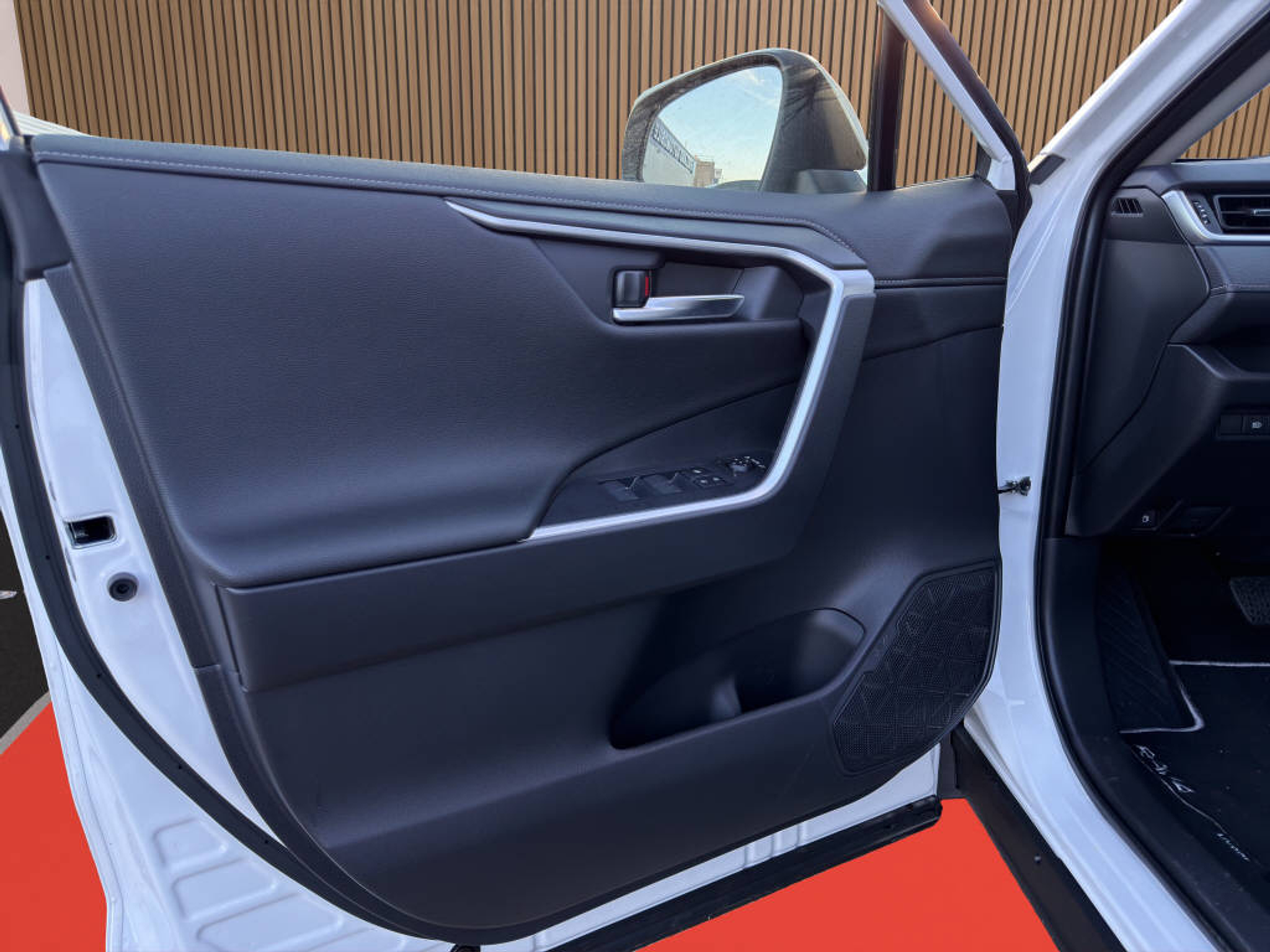 listing desktop thumbnail image 13