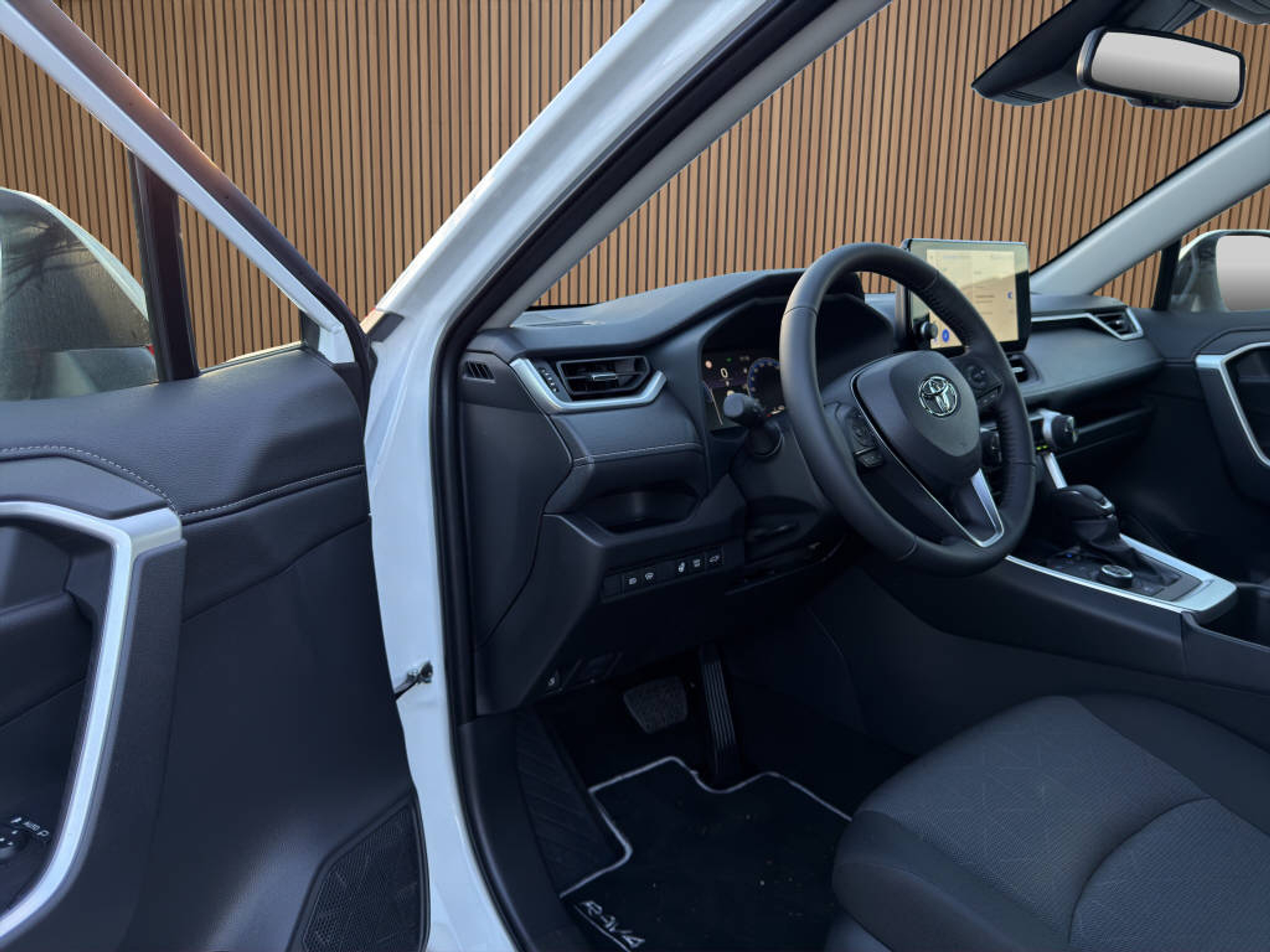 listing desktop thumbnail image 21