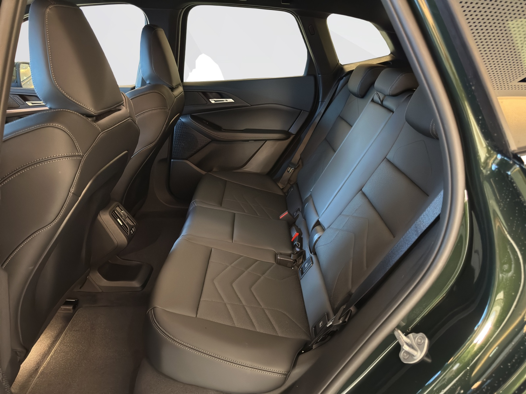 listing desktop thumbnail image 13