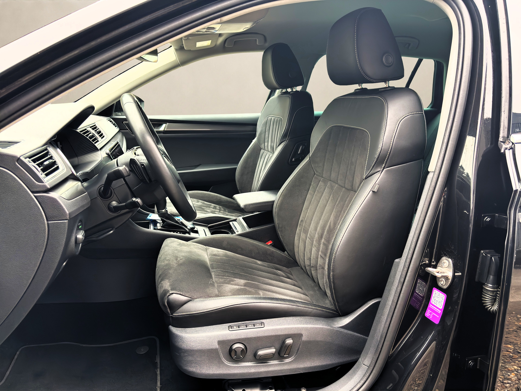 listing desktop thumbnail image 8