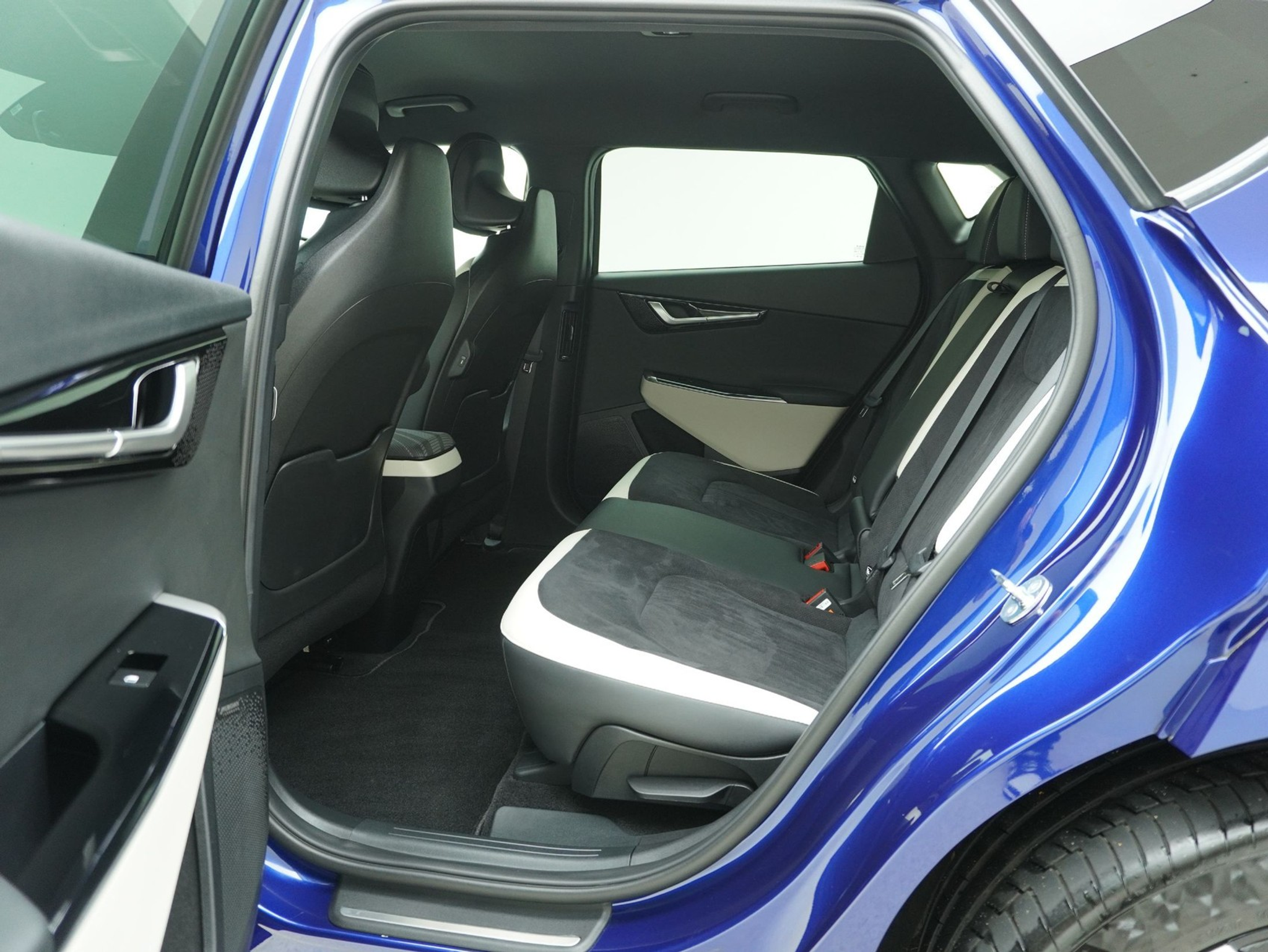 listing desktop thumbnail image 11