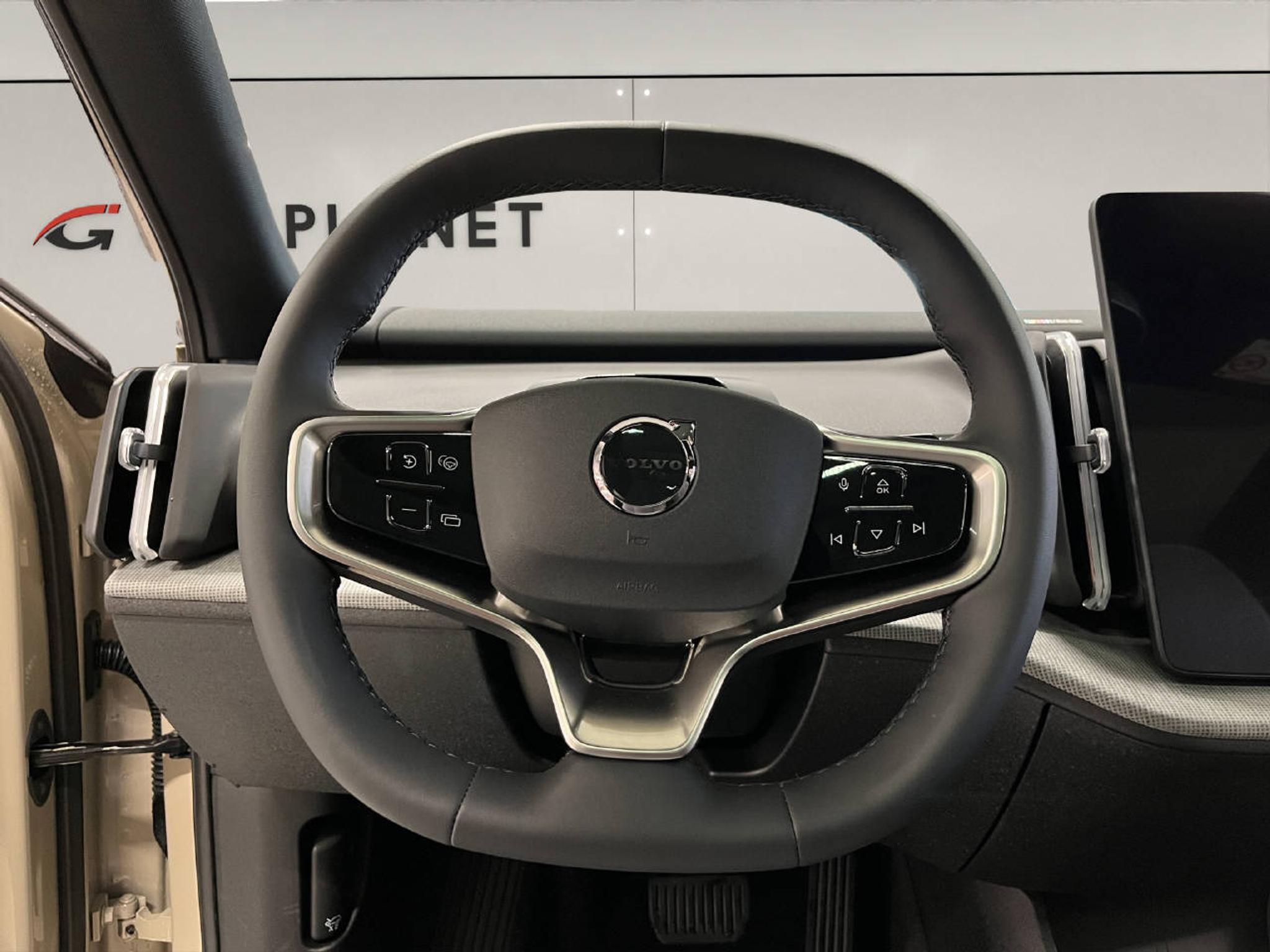 listing desktop thumbnail image 9