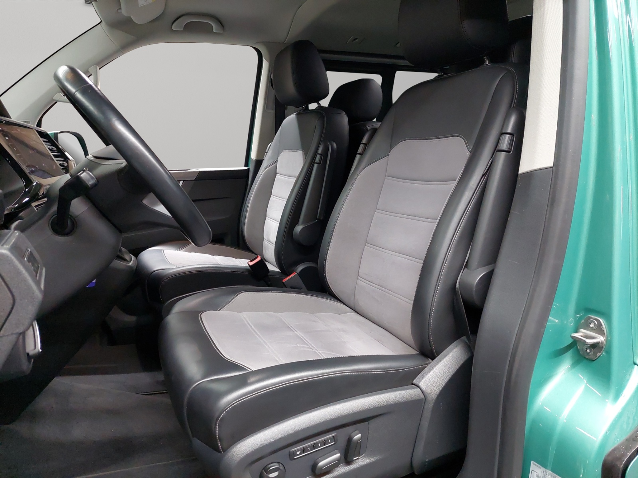 listing desktop thumbnail image 5