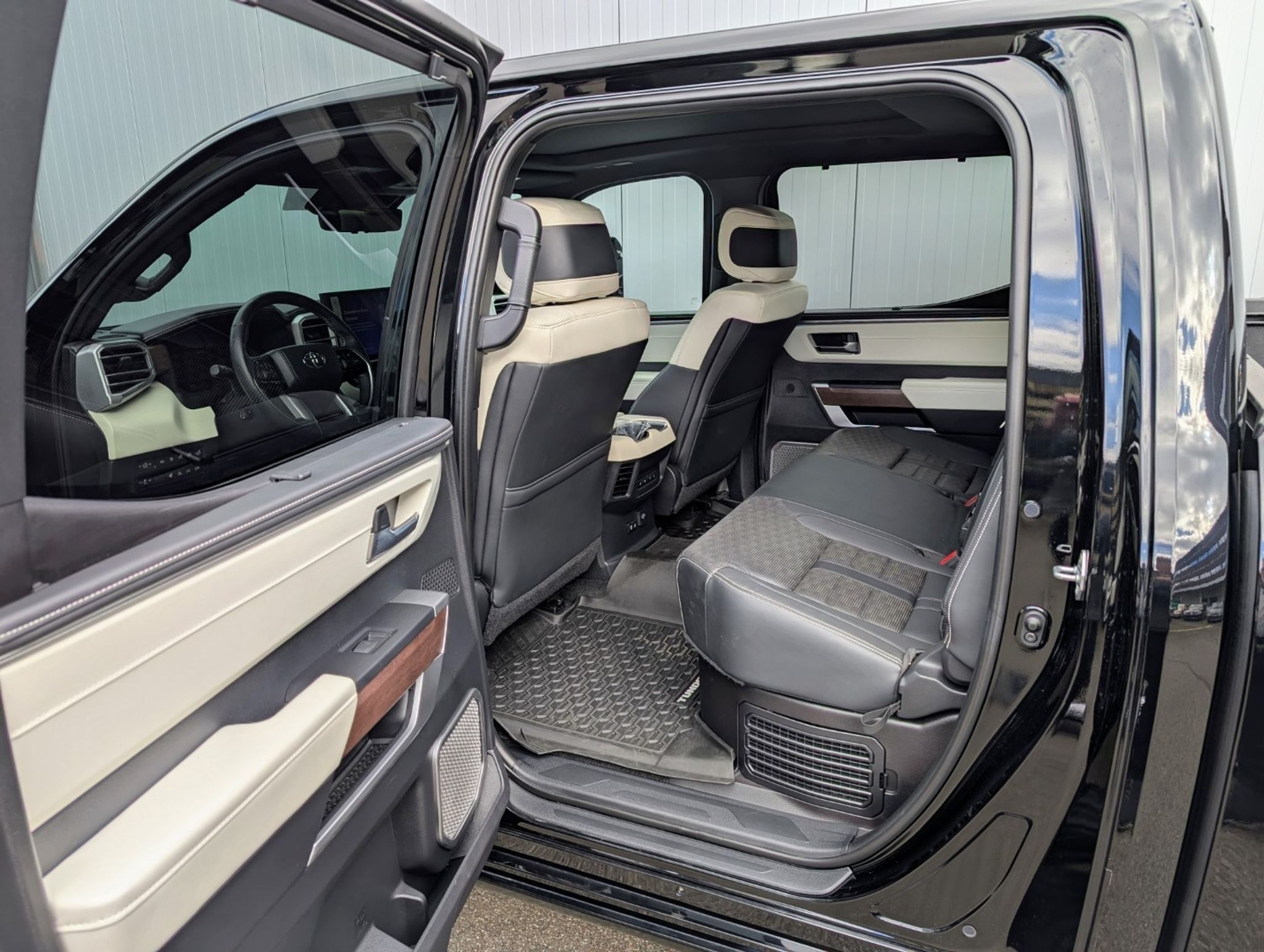 listing desktop thumbnail image 11