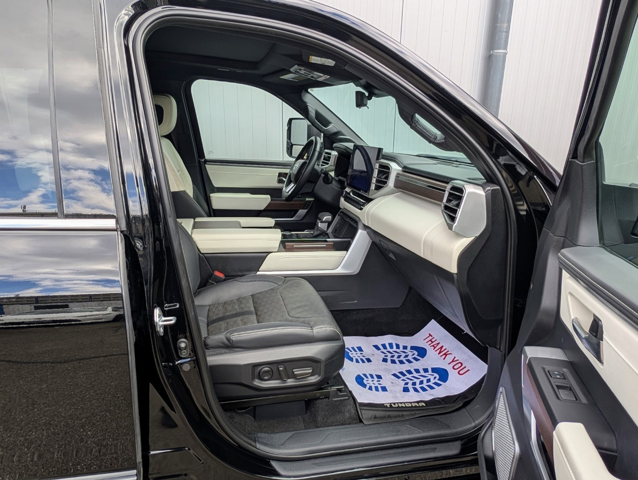 listing desktop thumbnail image 17