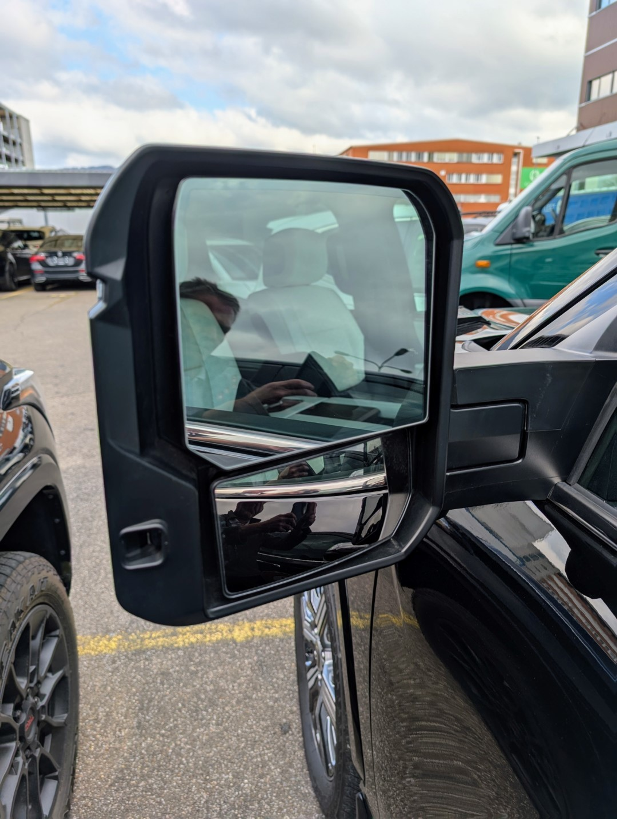 listing desktop thumbnail image 10