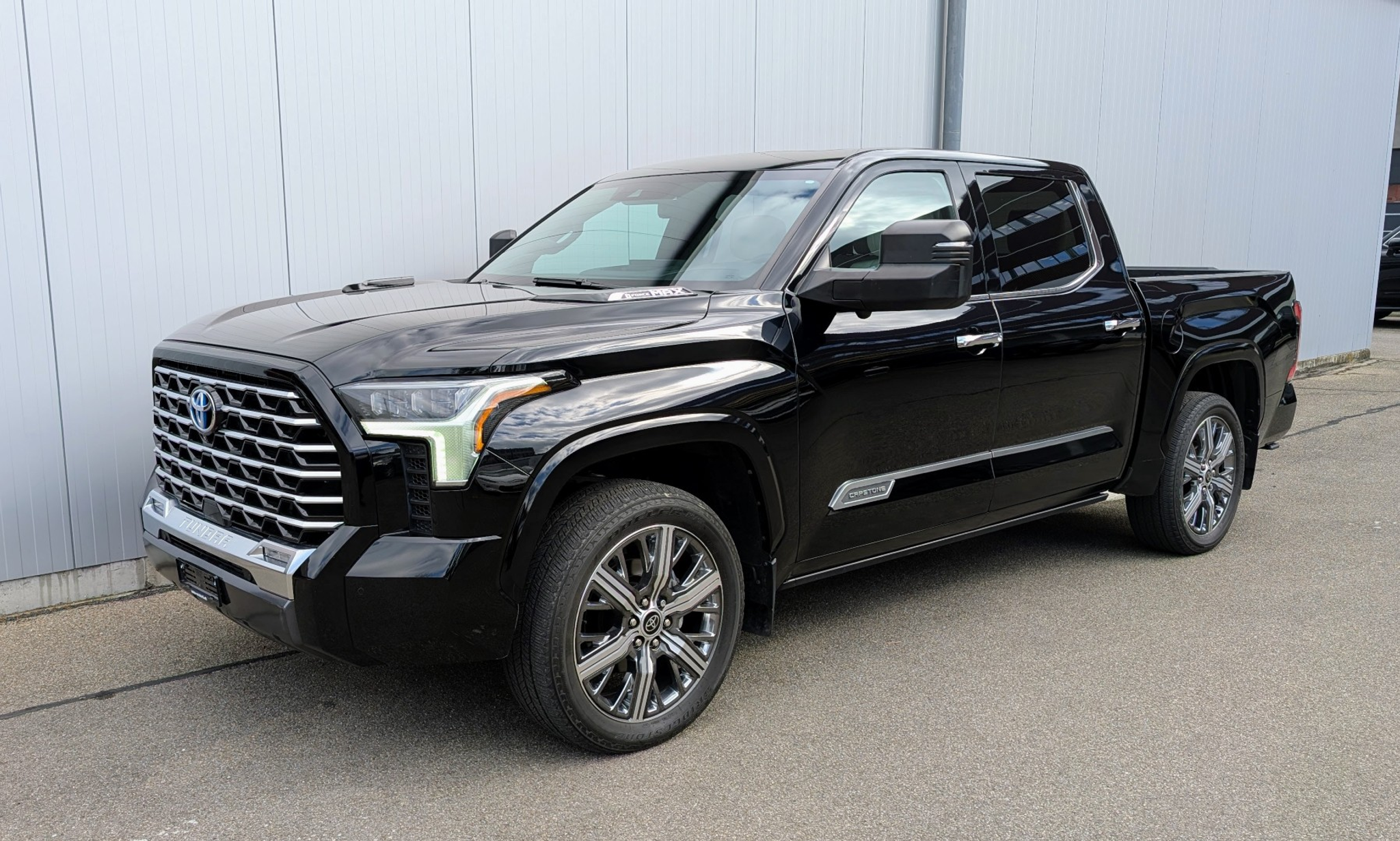 listing desktop thumbnail image 18