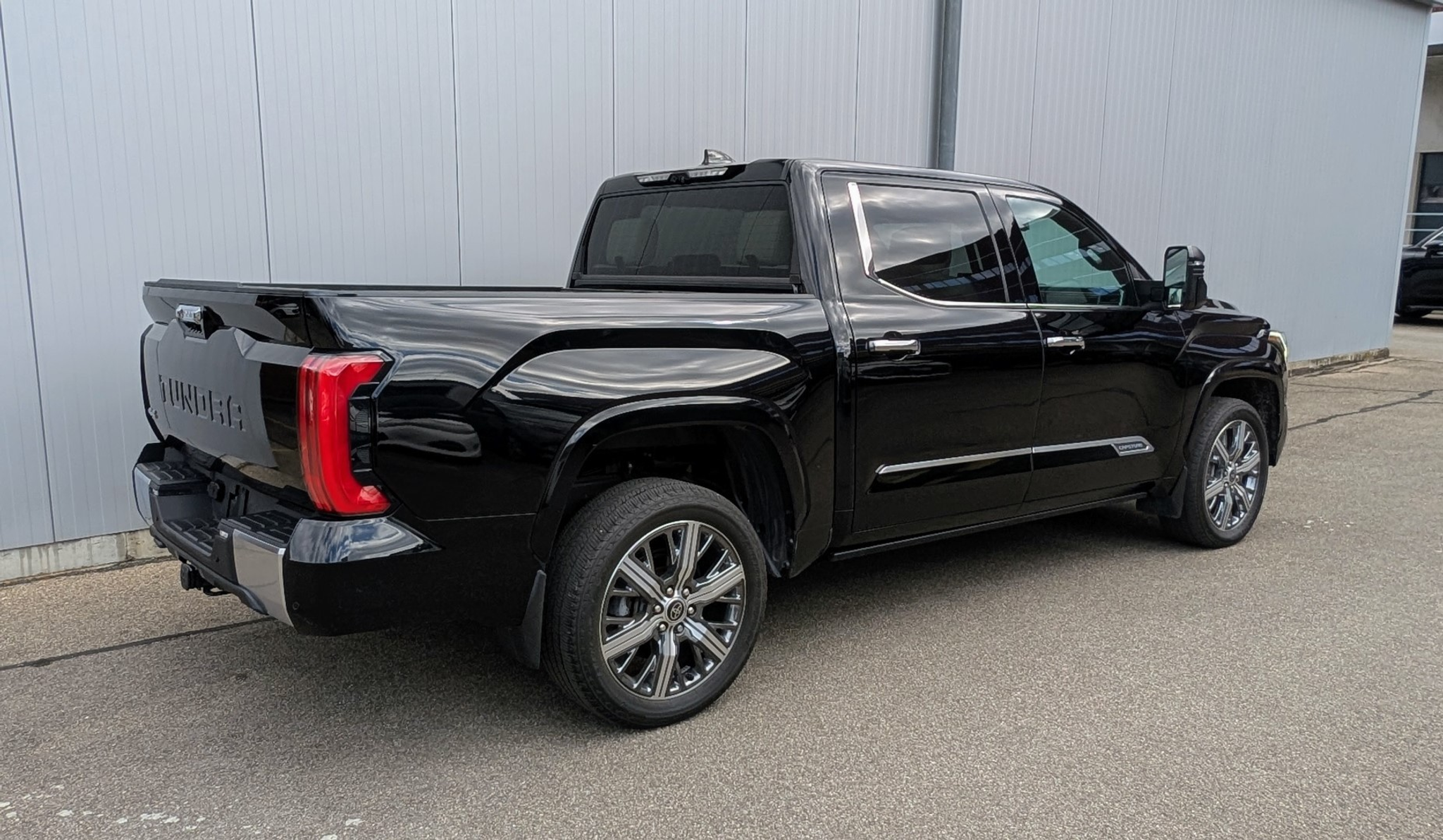 listing desktop thumbnail image 15