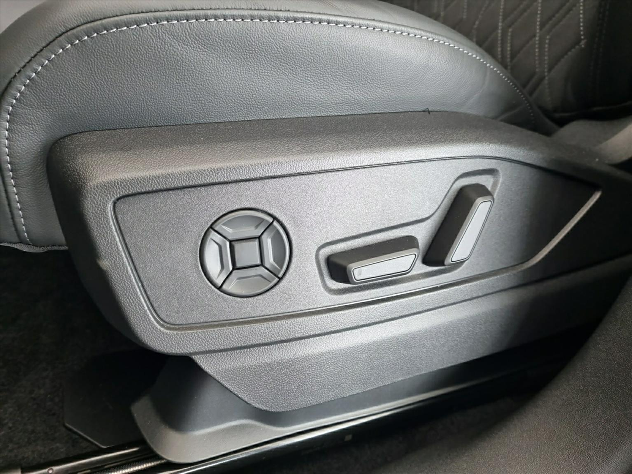 listing desktop thumbnail image 9