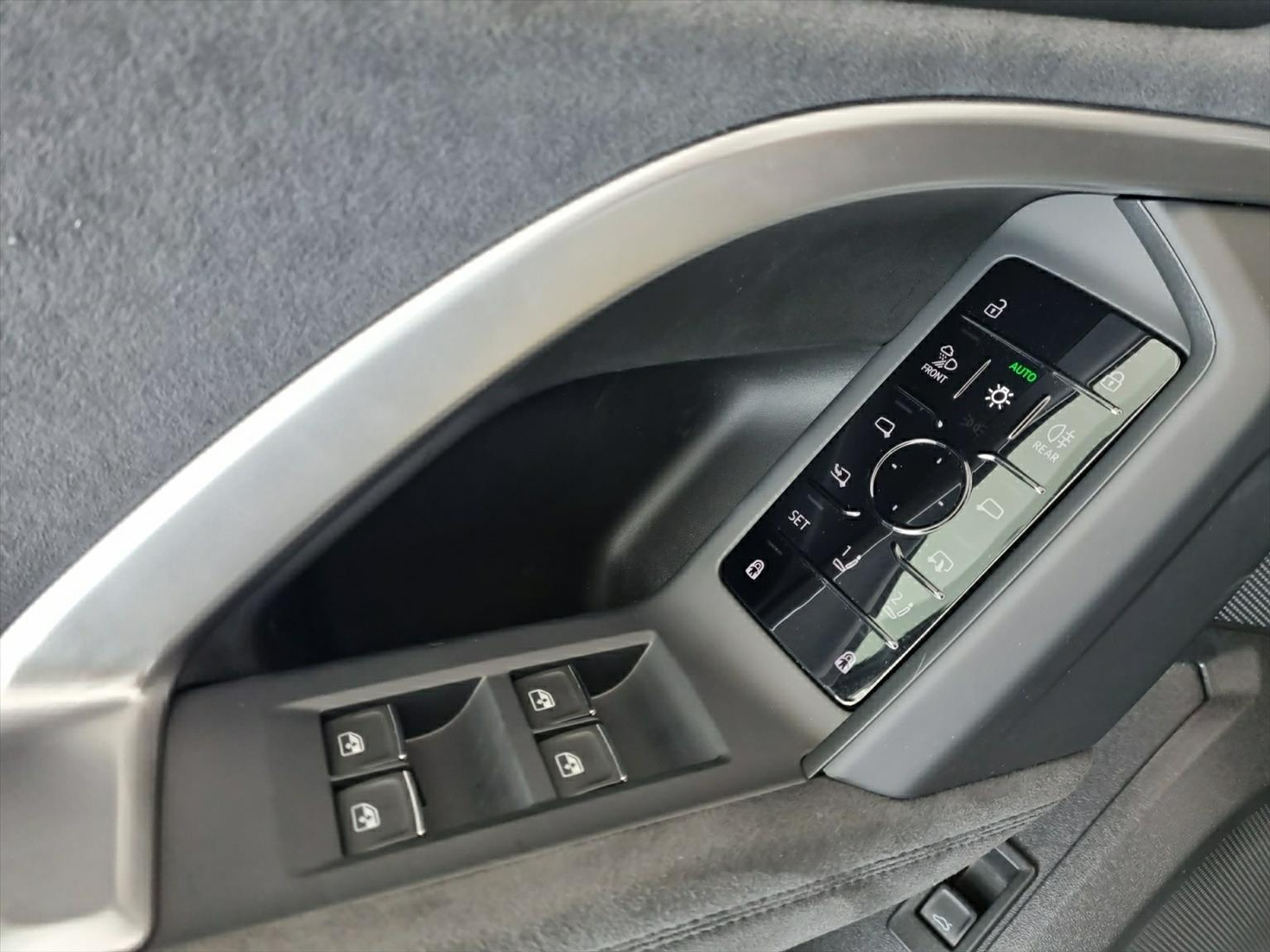 listing desktop thumbnail image 8