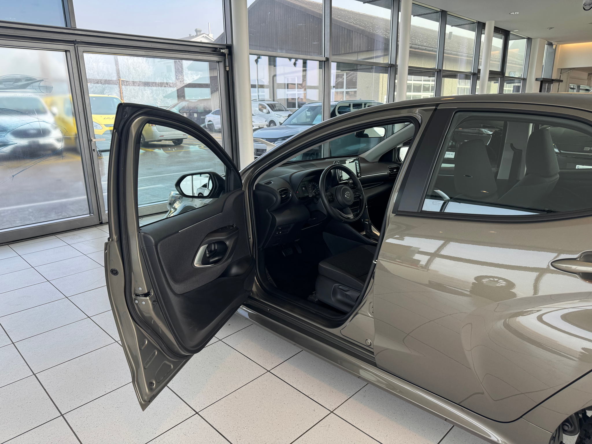 listing desktop thumbnail image 10