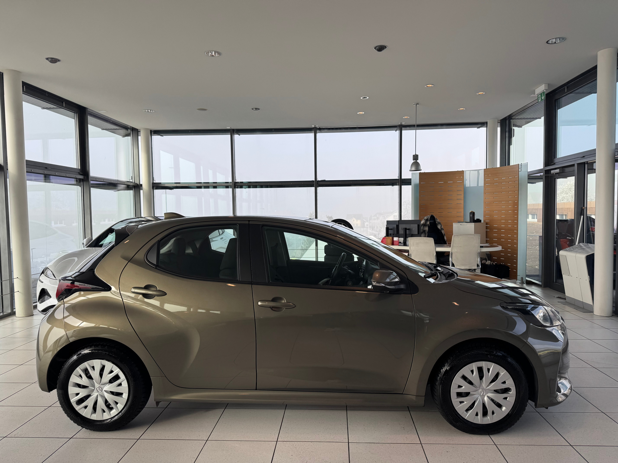 listing desktop thumbnail image 6