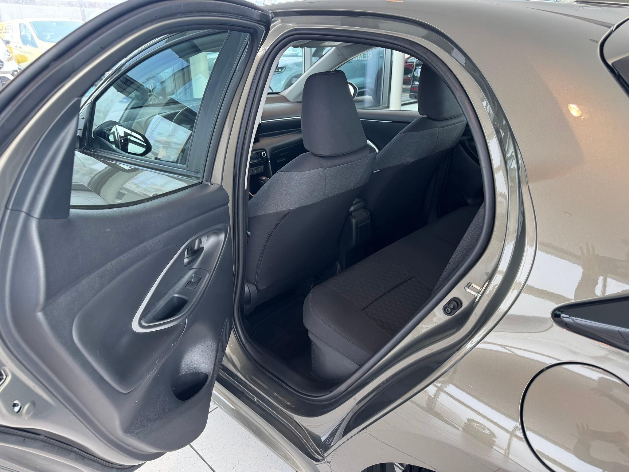 listing desktop thumbnail image 22