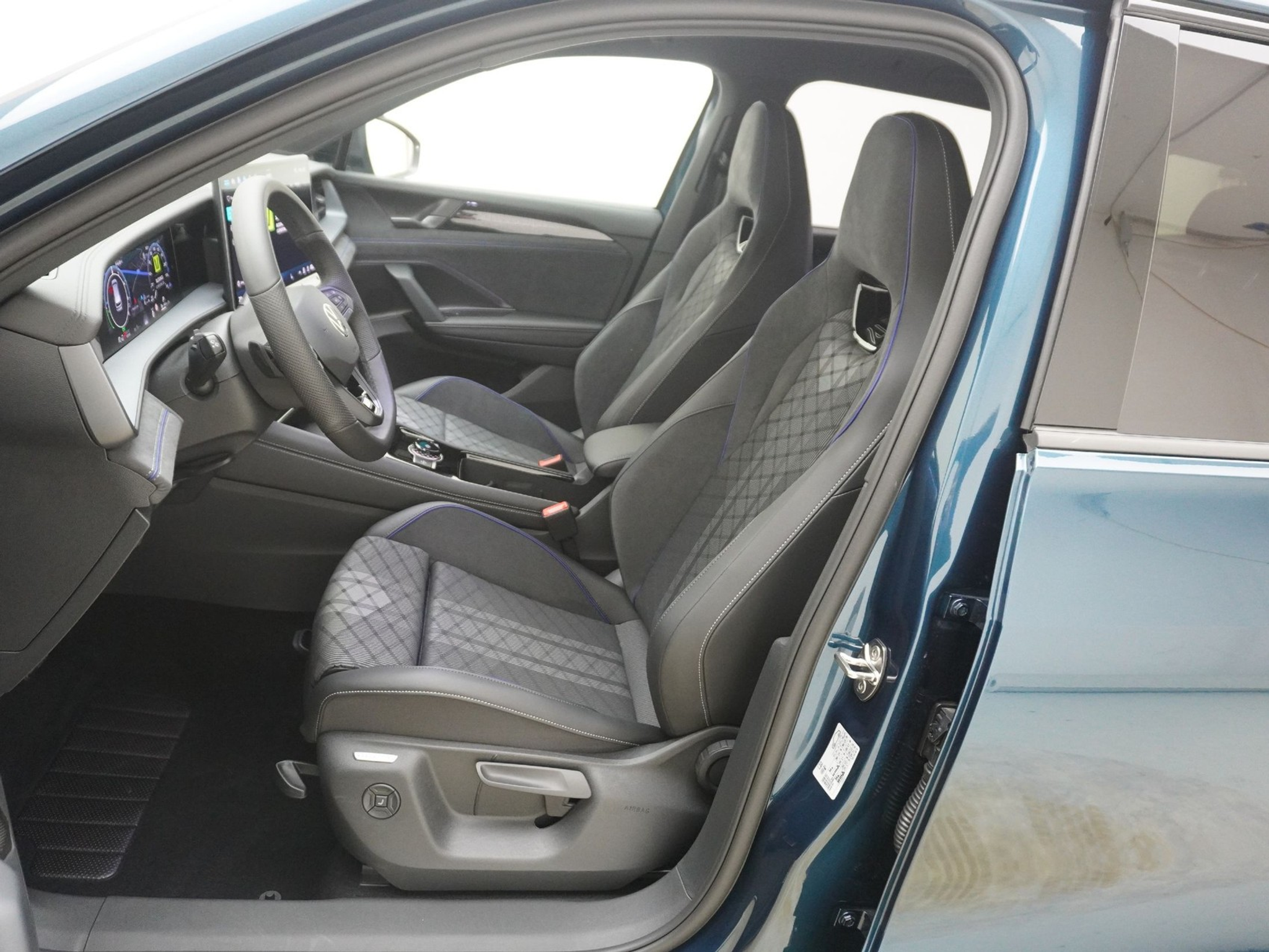 listing desktop thumbnail image 12