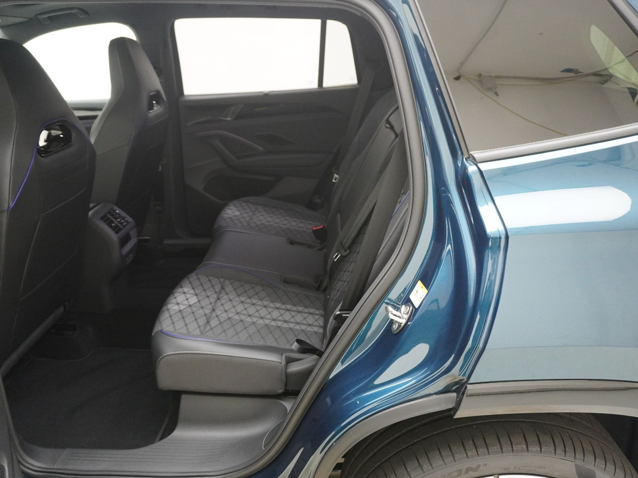 listing desktop thumbnail image 14