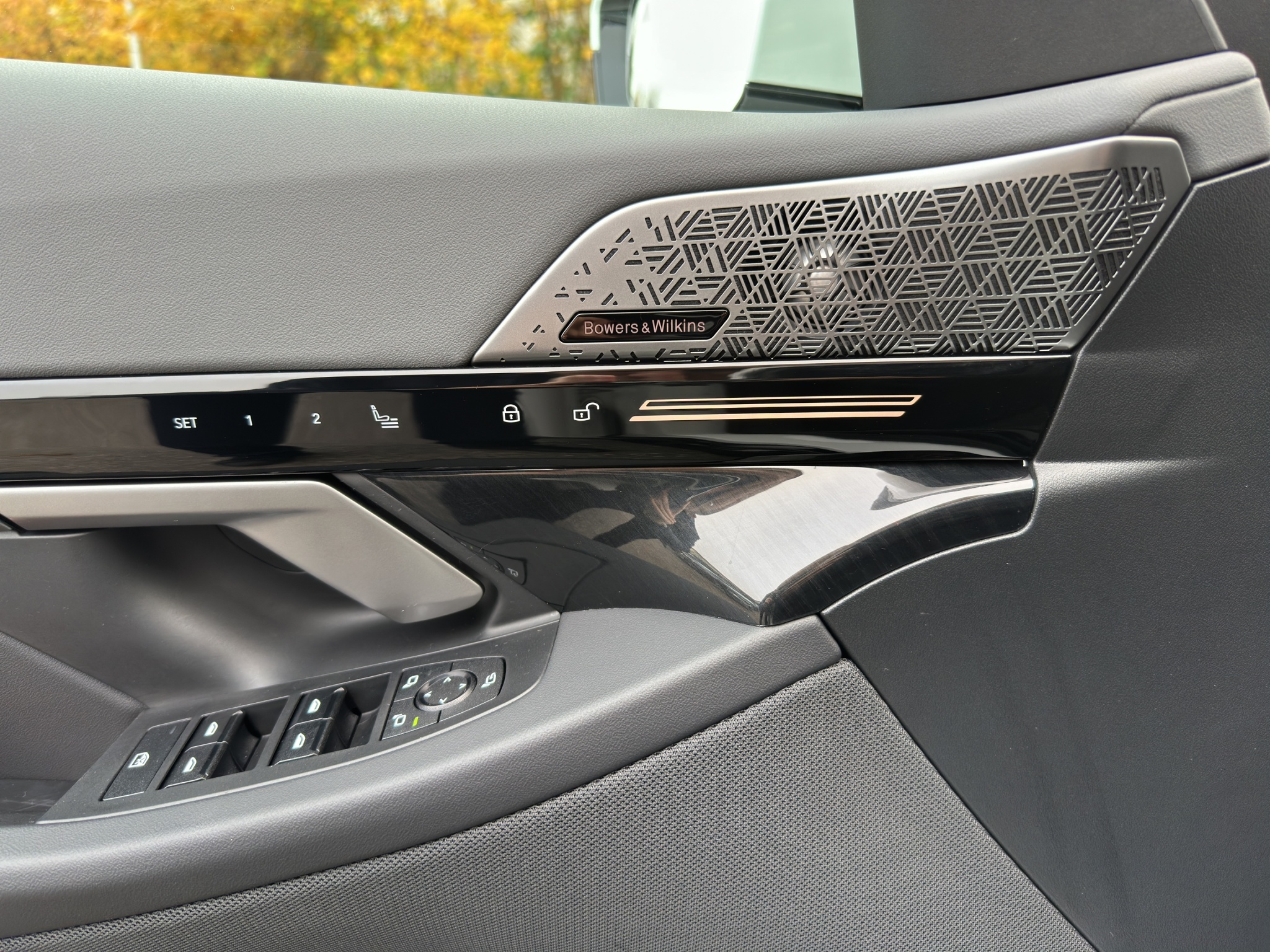 listing desktop thumbnail image 23