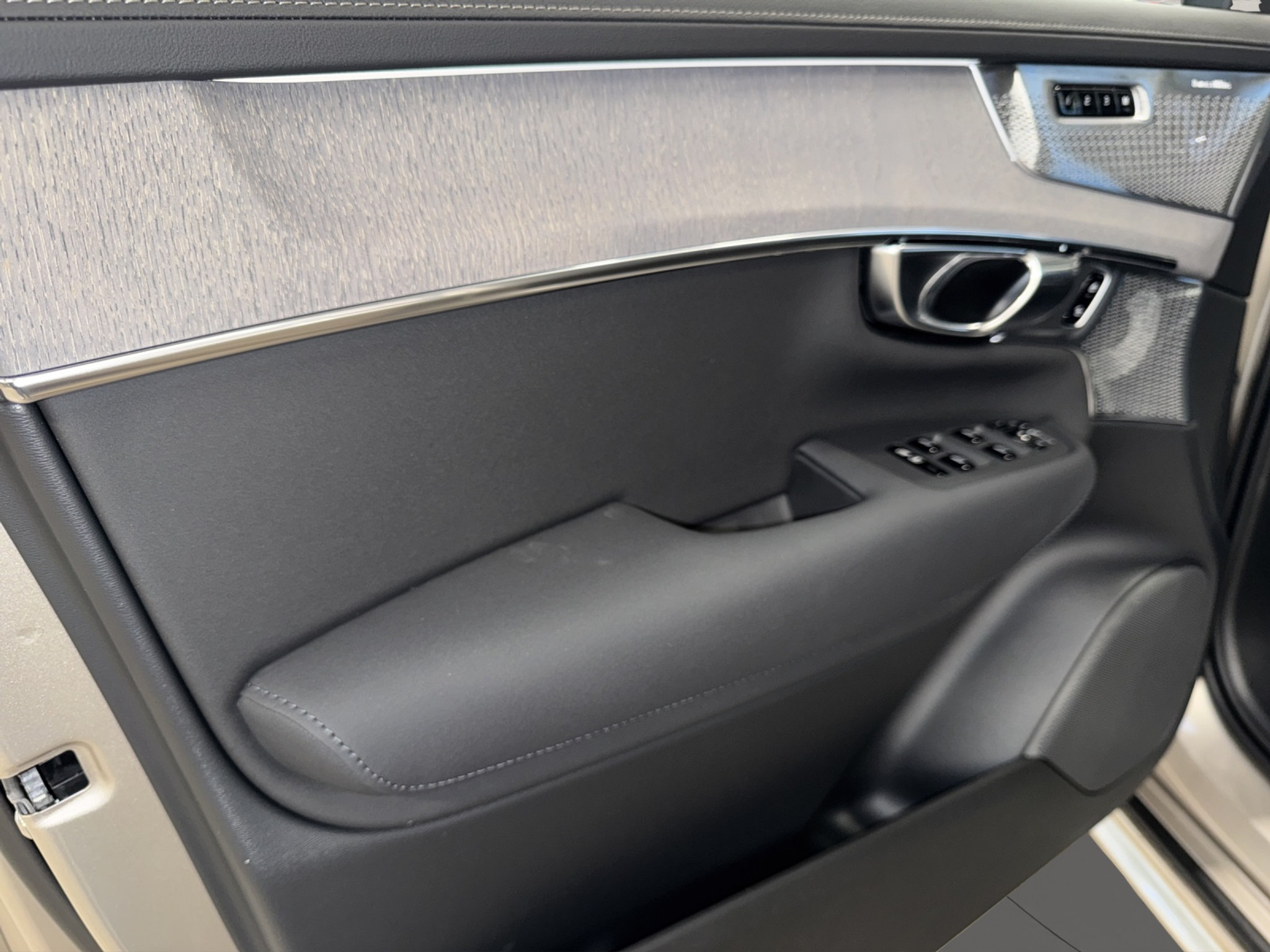 listing desktop thumbnail image 9