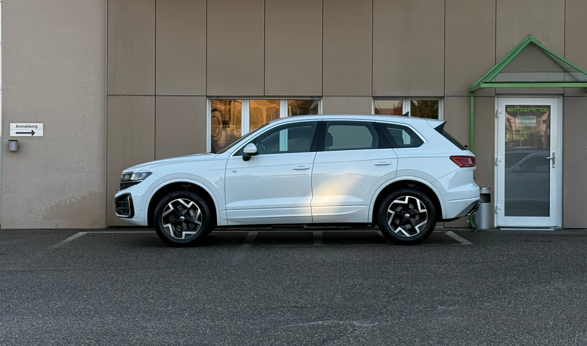 listing desktop thumbnail image 7