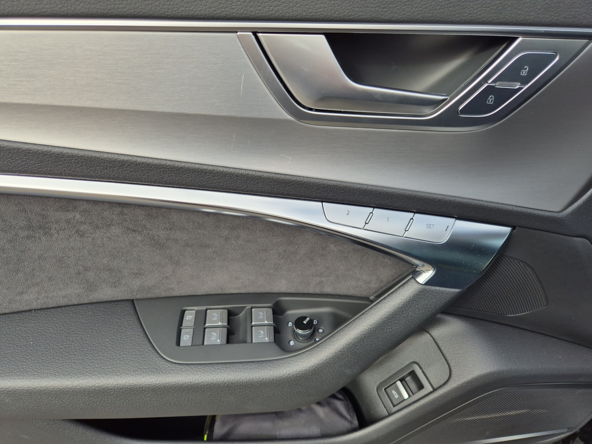 listing desktop thumbnail image 15