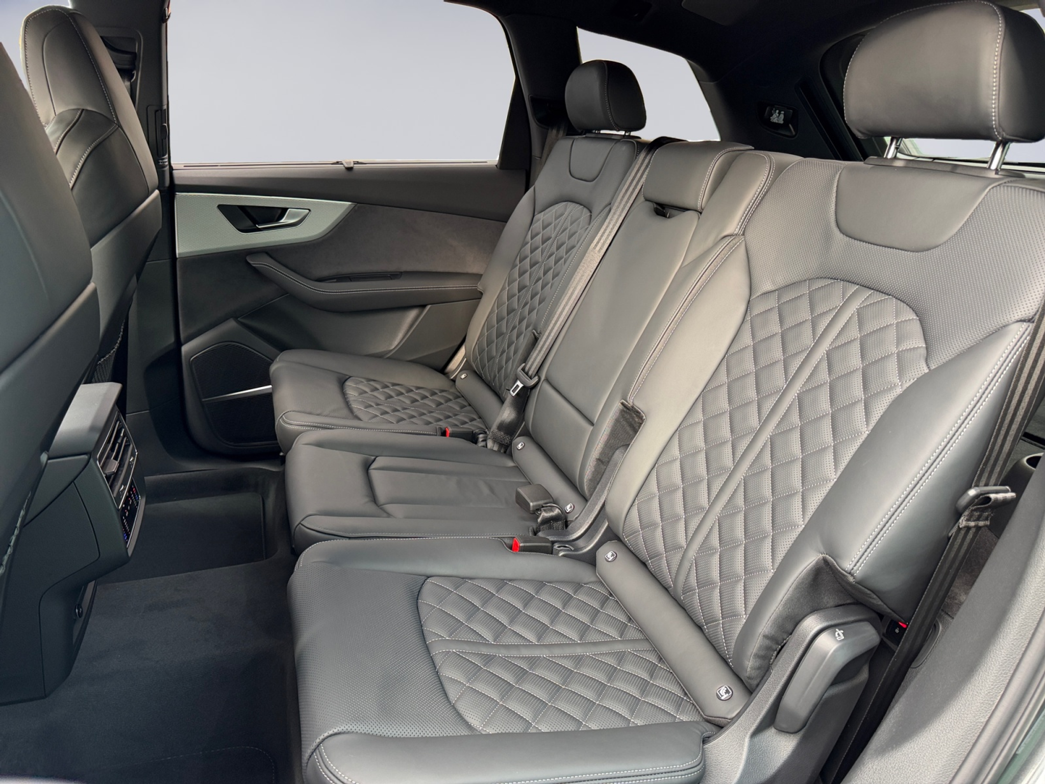 listing desktop thumbnail image 10