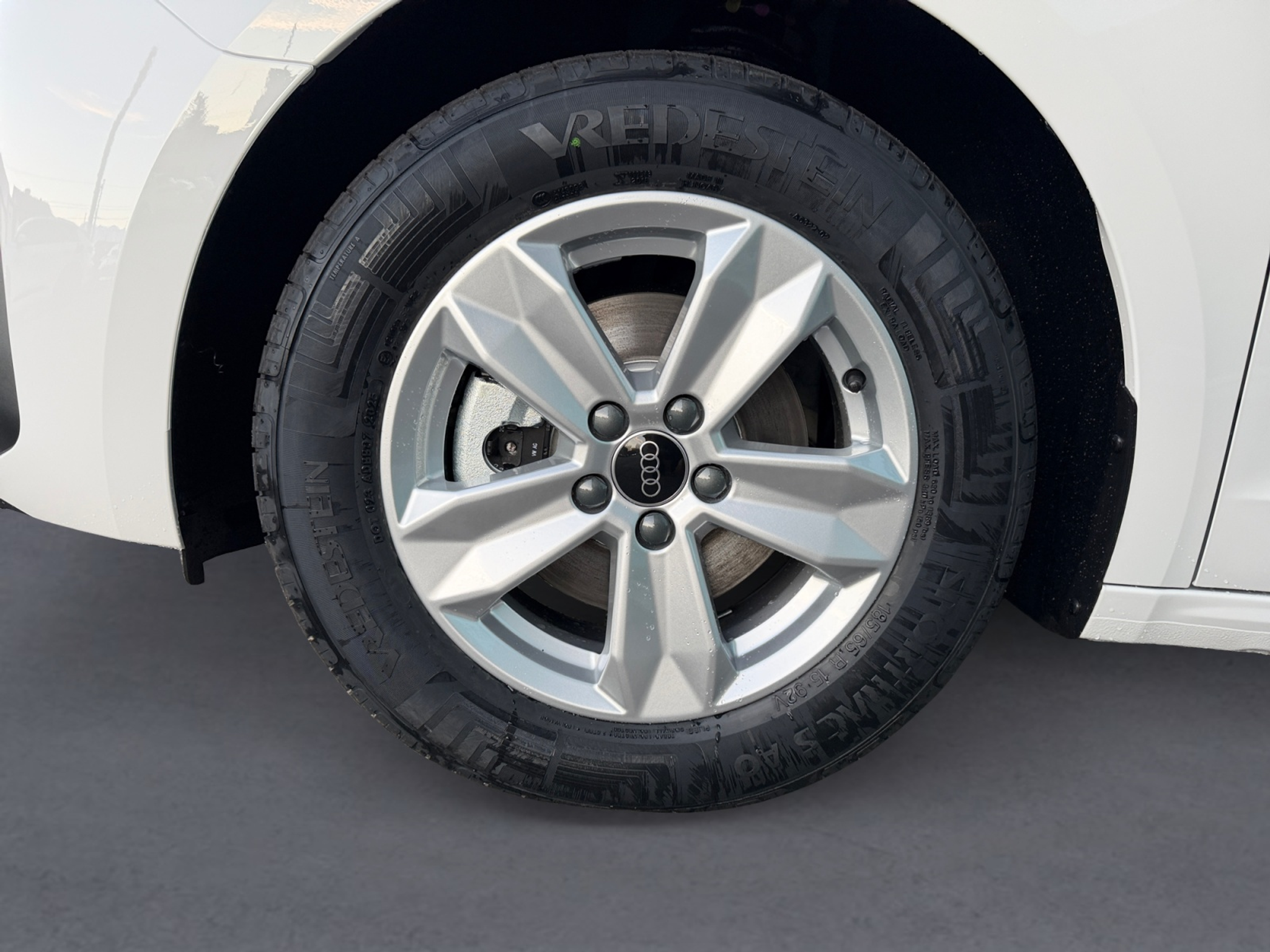 listing desktop thumbnail image 11