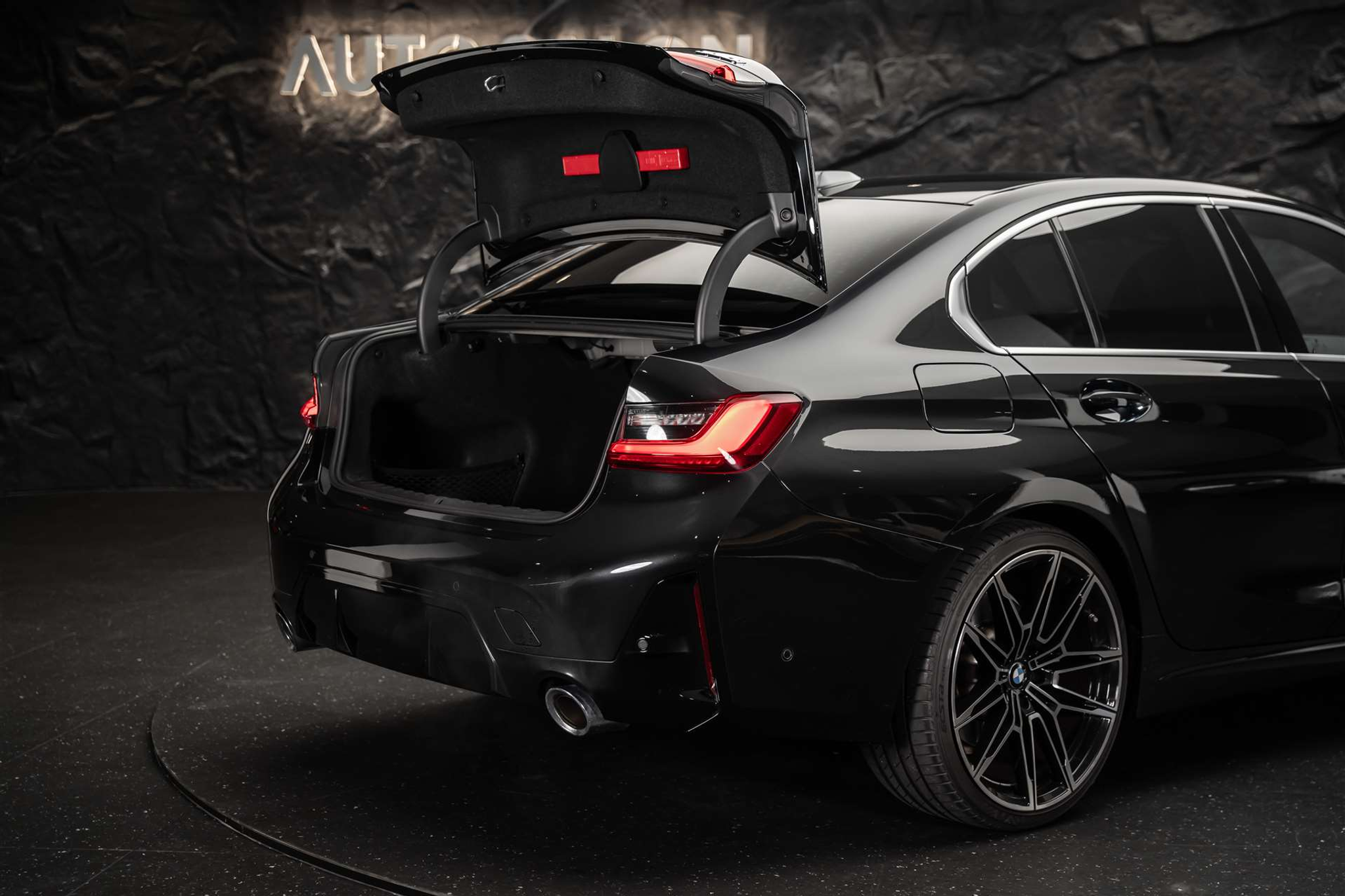 listing desktop thumbnail image 17