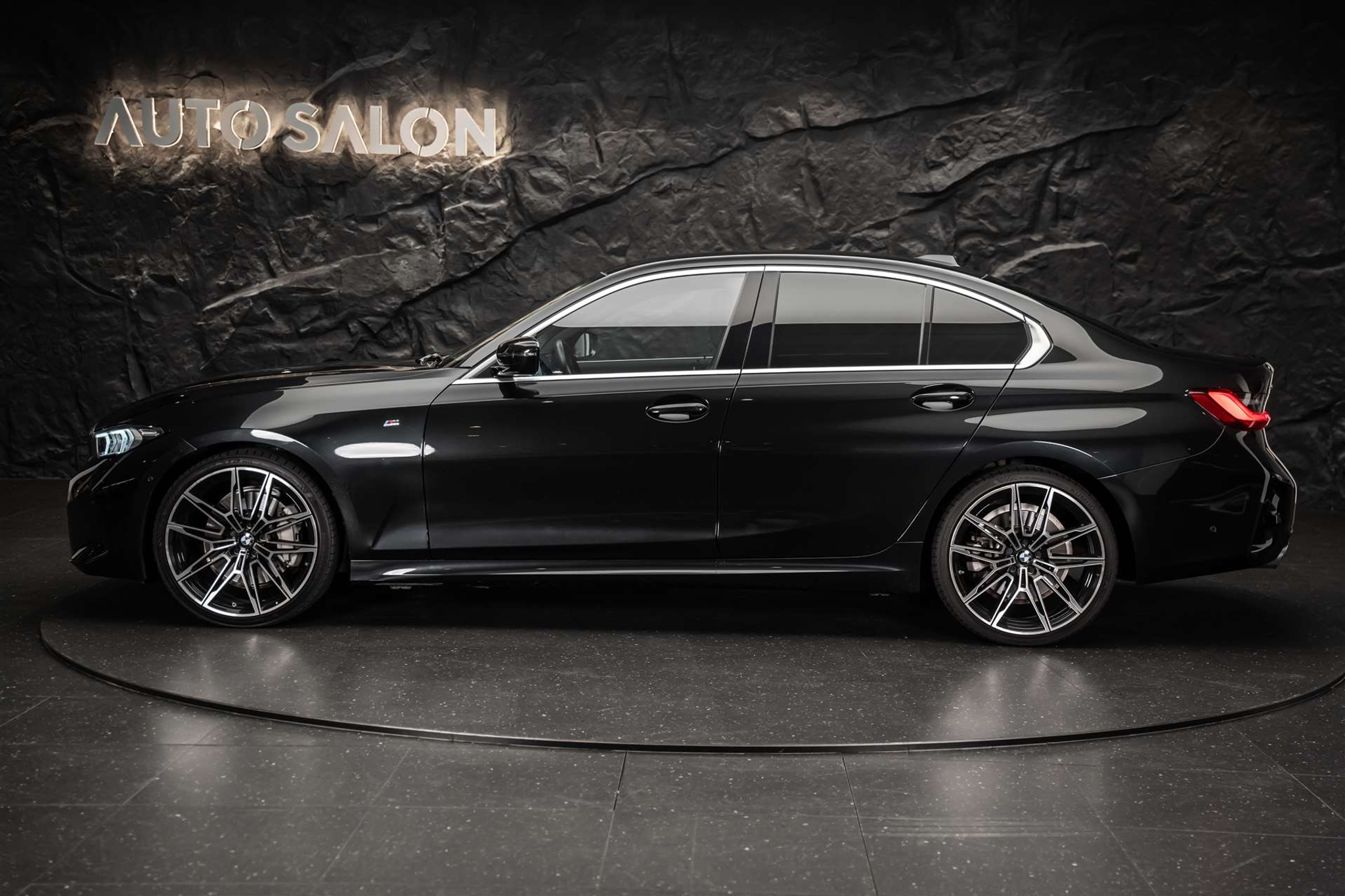 listing desktop thumbnail image 1