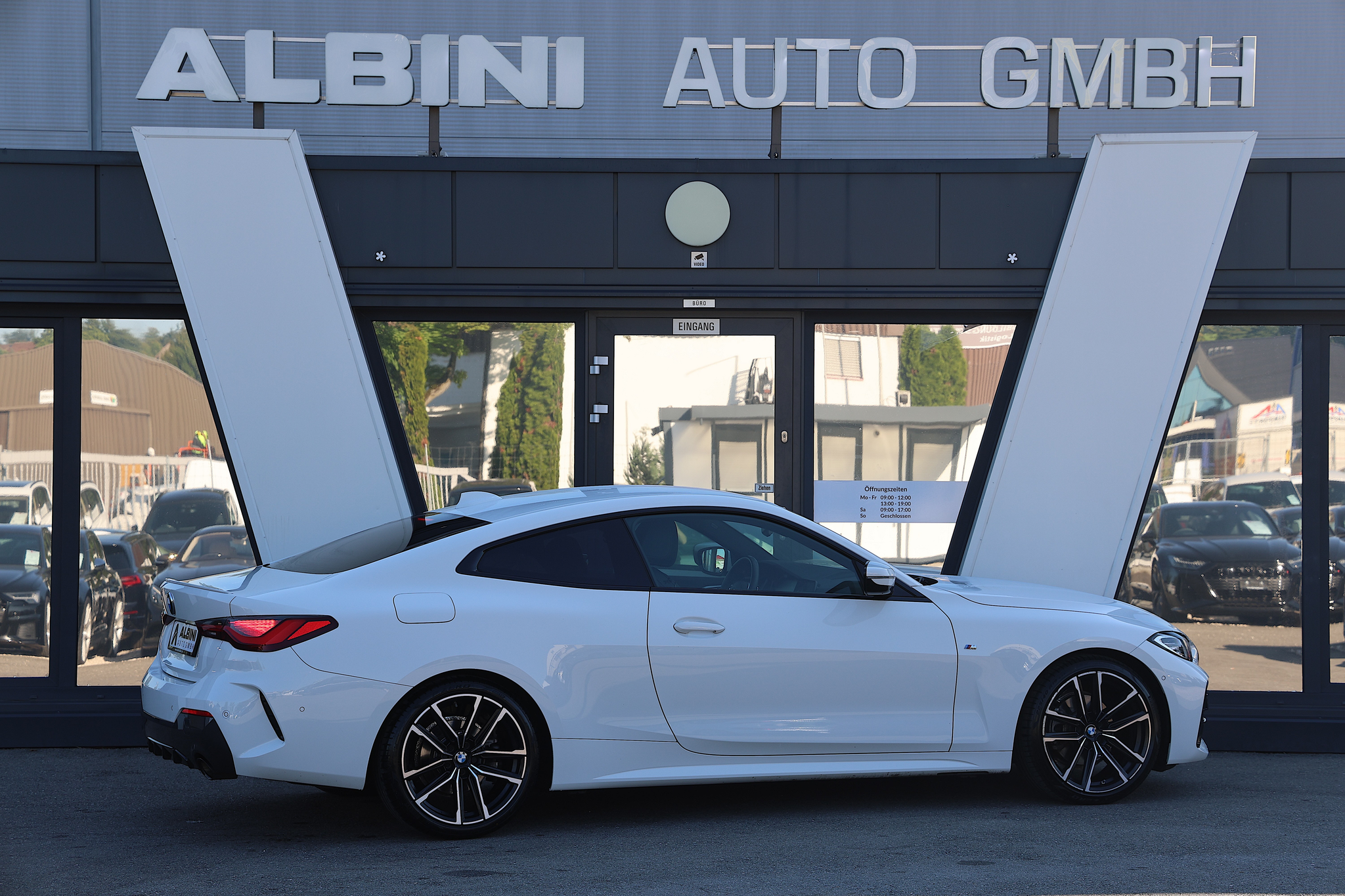 listing desktop thumbnail image 3