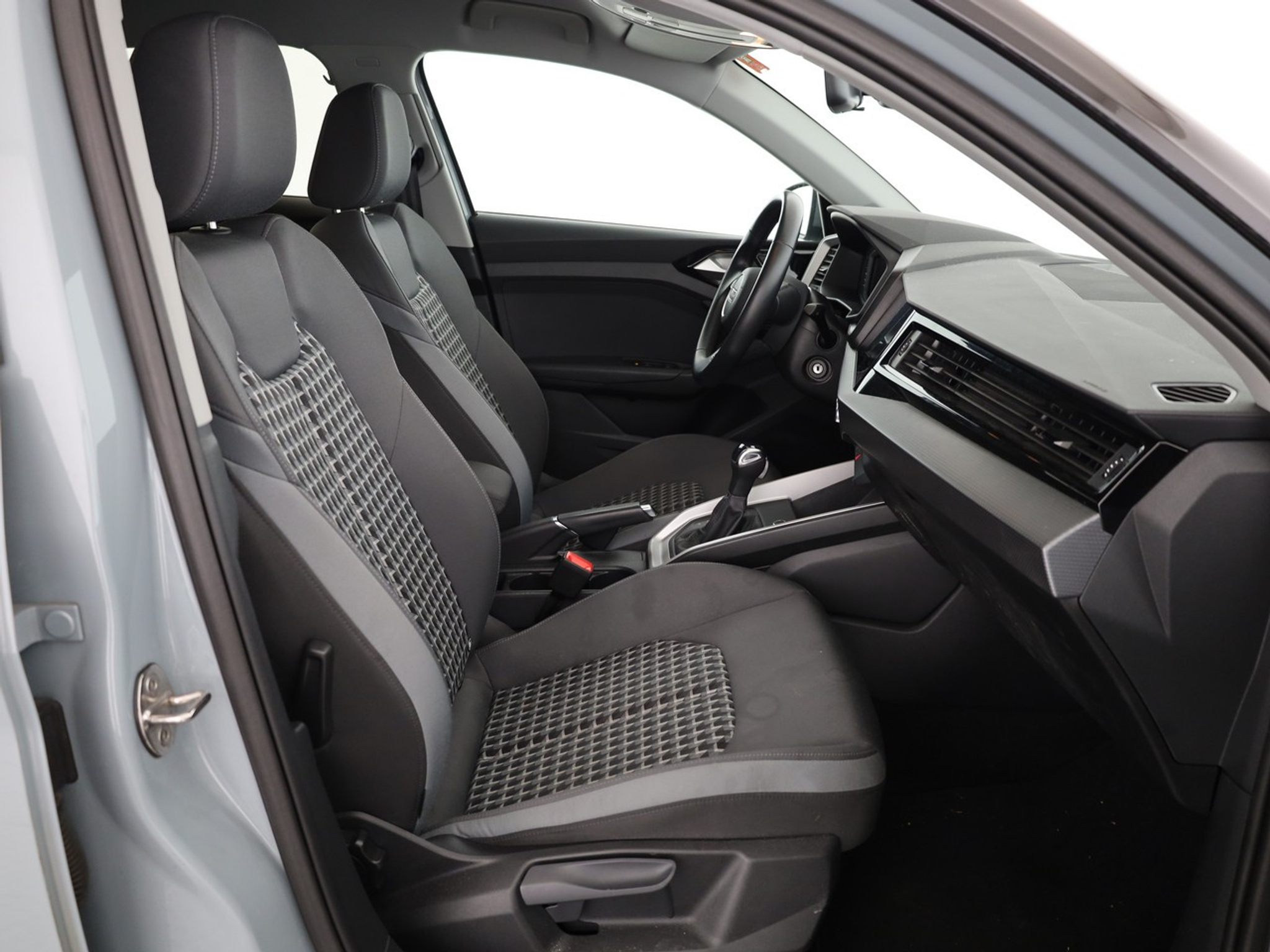 listing desktop thumbnail image 3