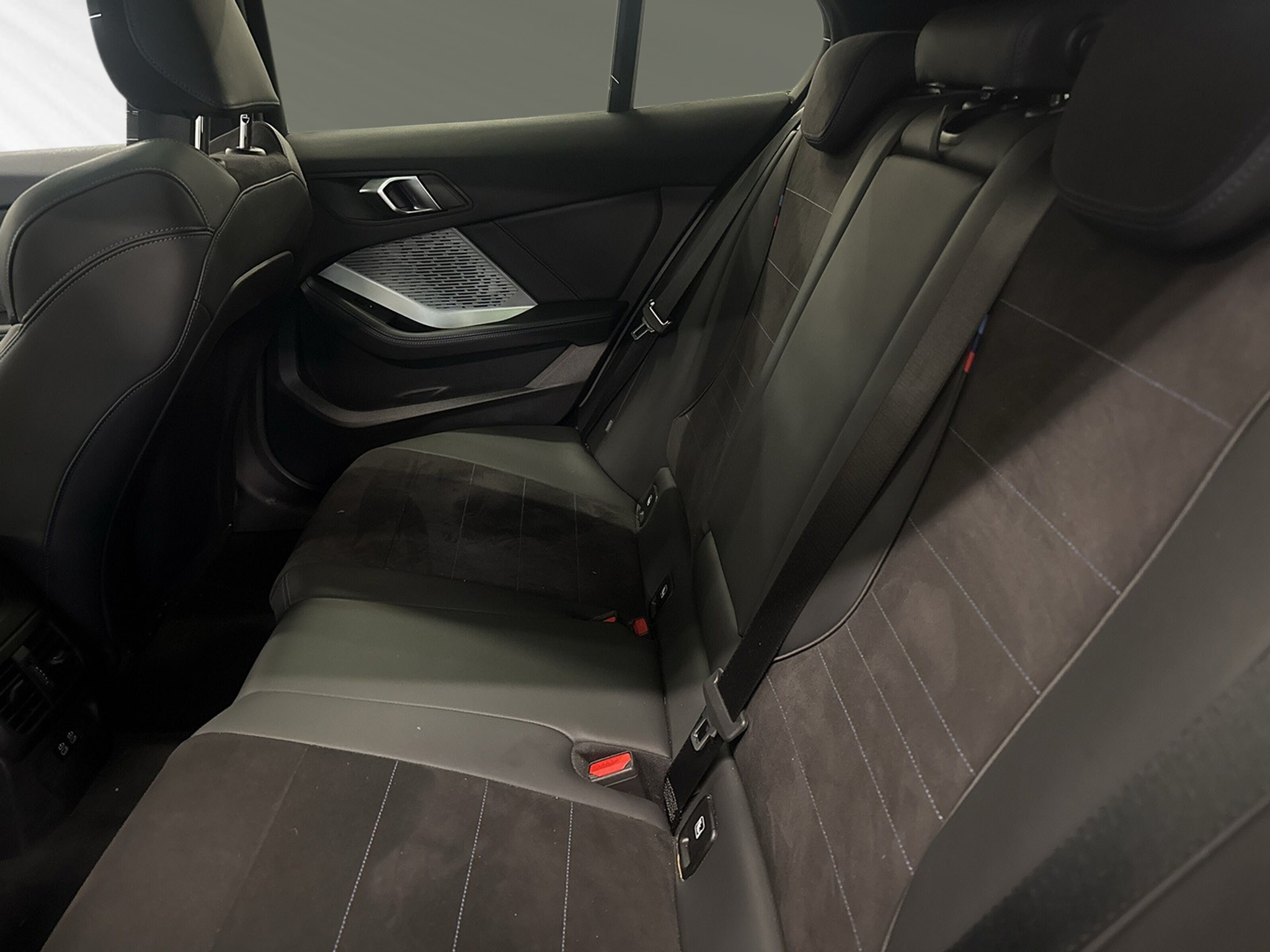 listing desktop thumbnail image 6