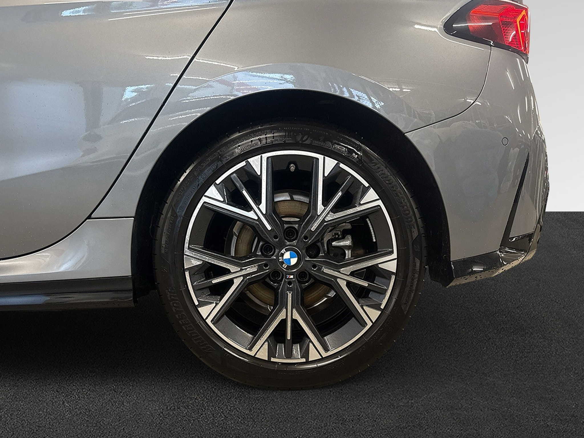 listing desktop thumbnail image 8