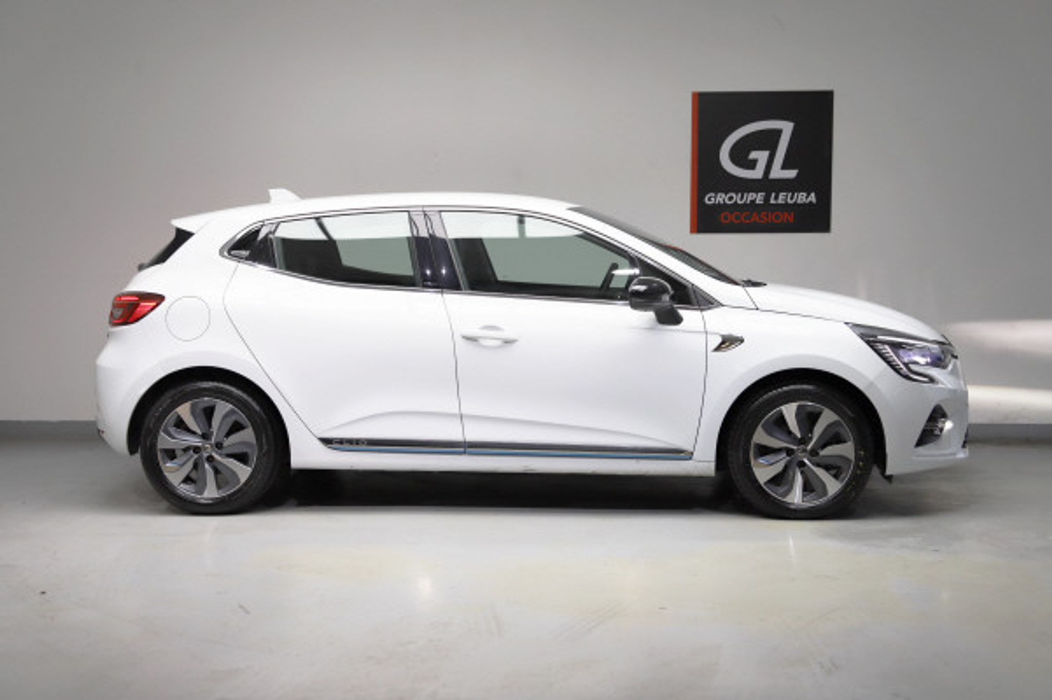 listing desktop thumbnail image 6