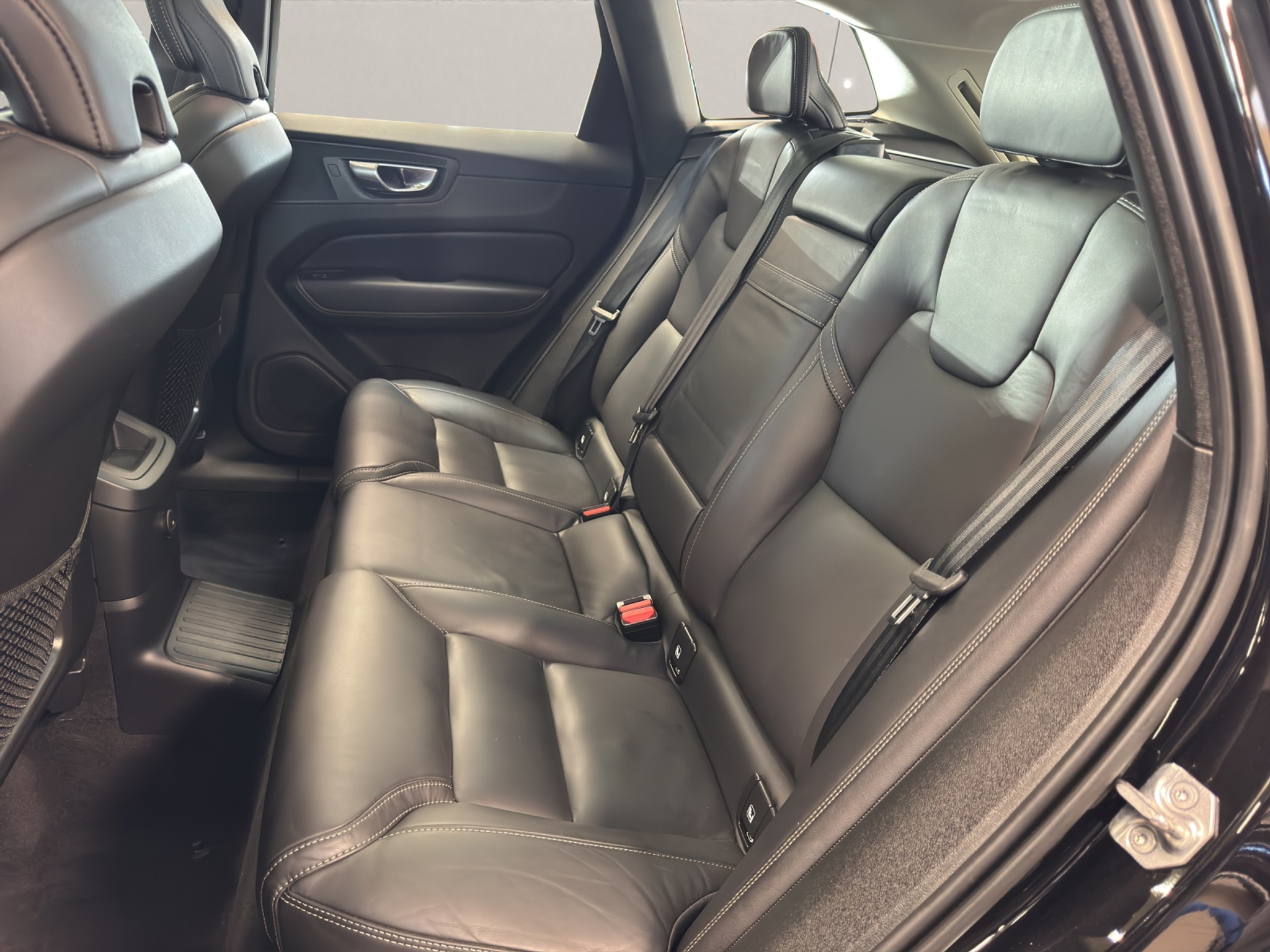 listing desktop thumbnail image 12