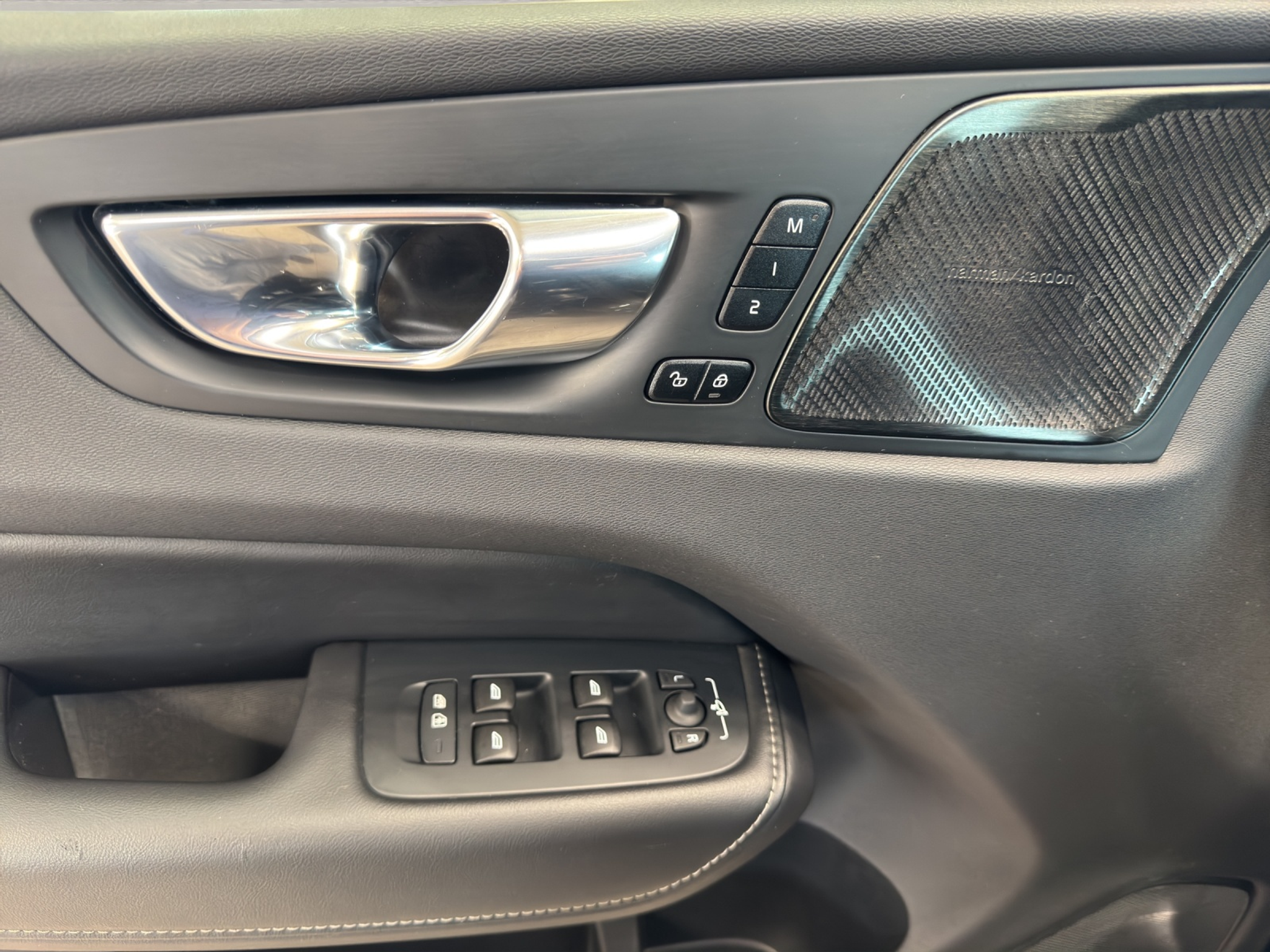 listing desktop thumbnail image 15