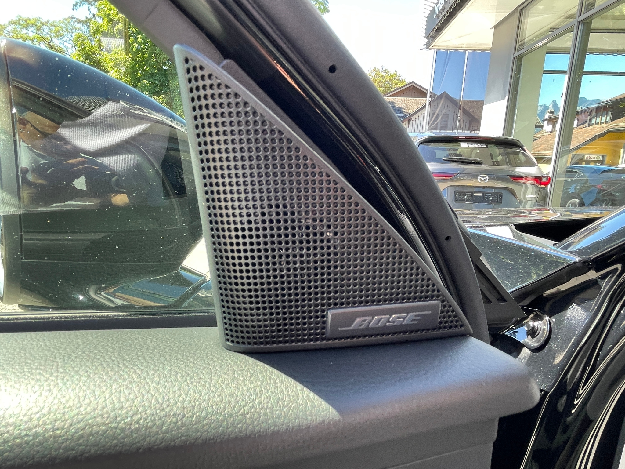 listing desktop thumbnail image 10