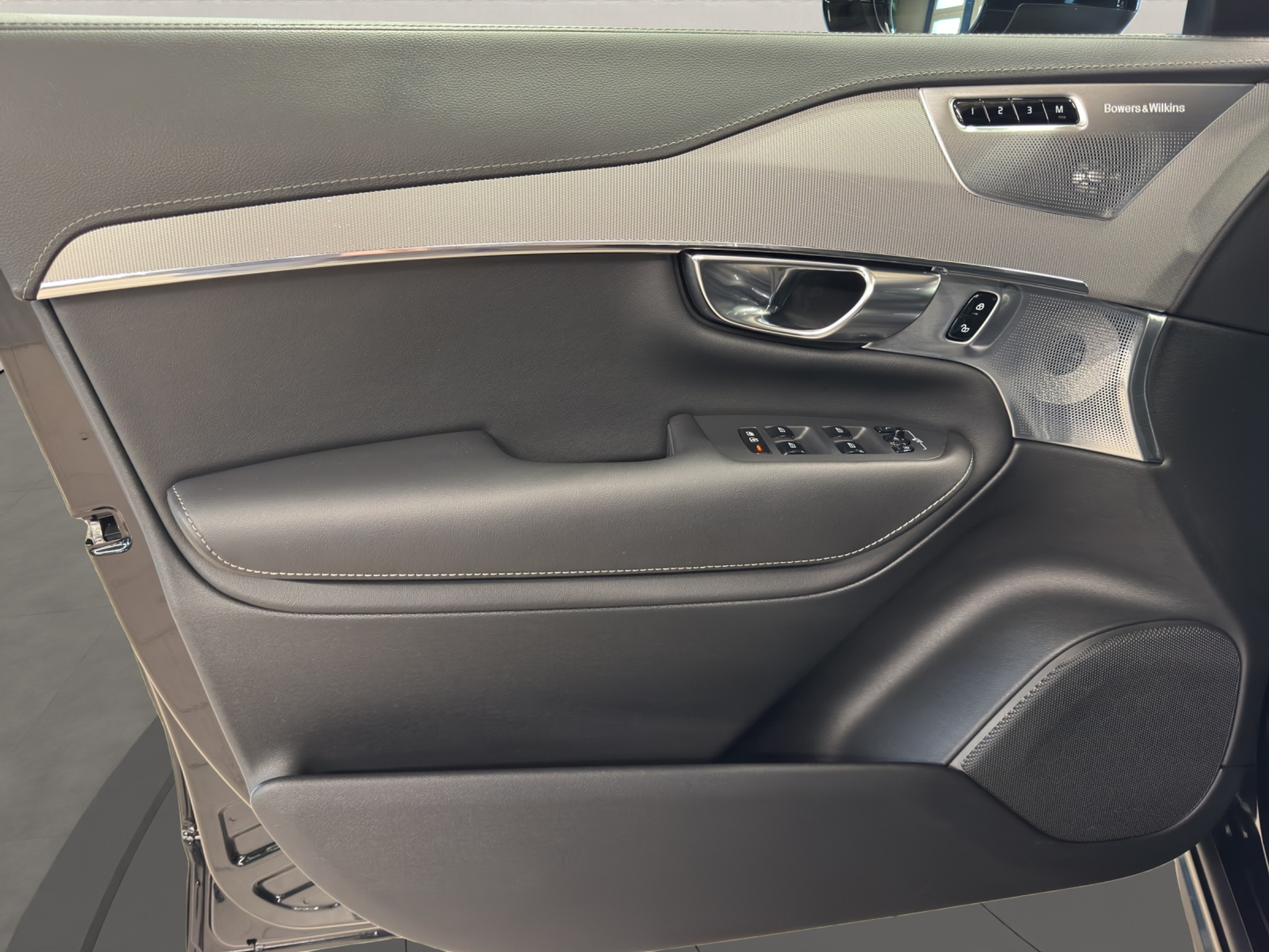 listing desktop thumbnail image 11