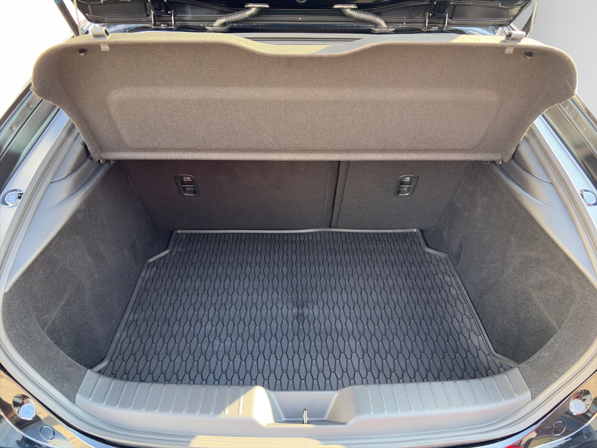 listing desktop thumbnail image 9