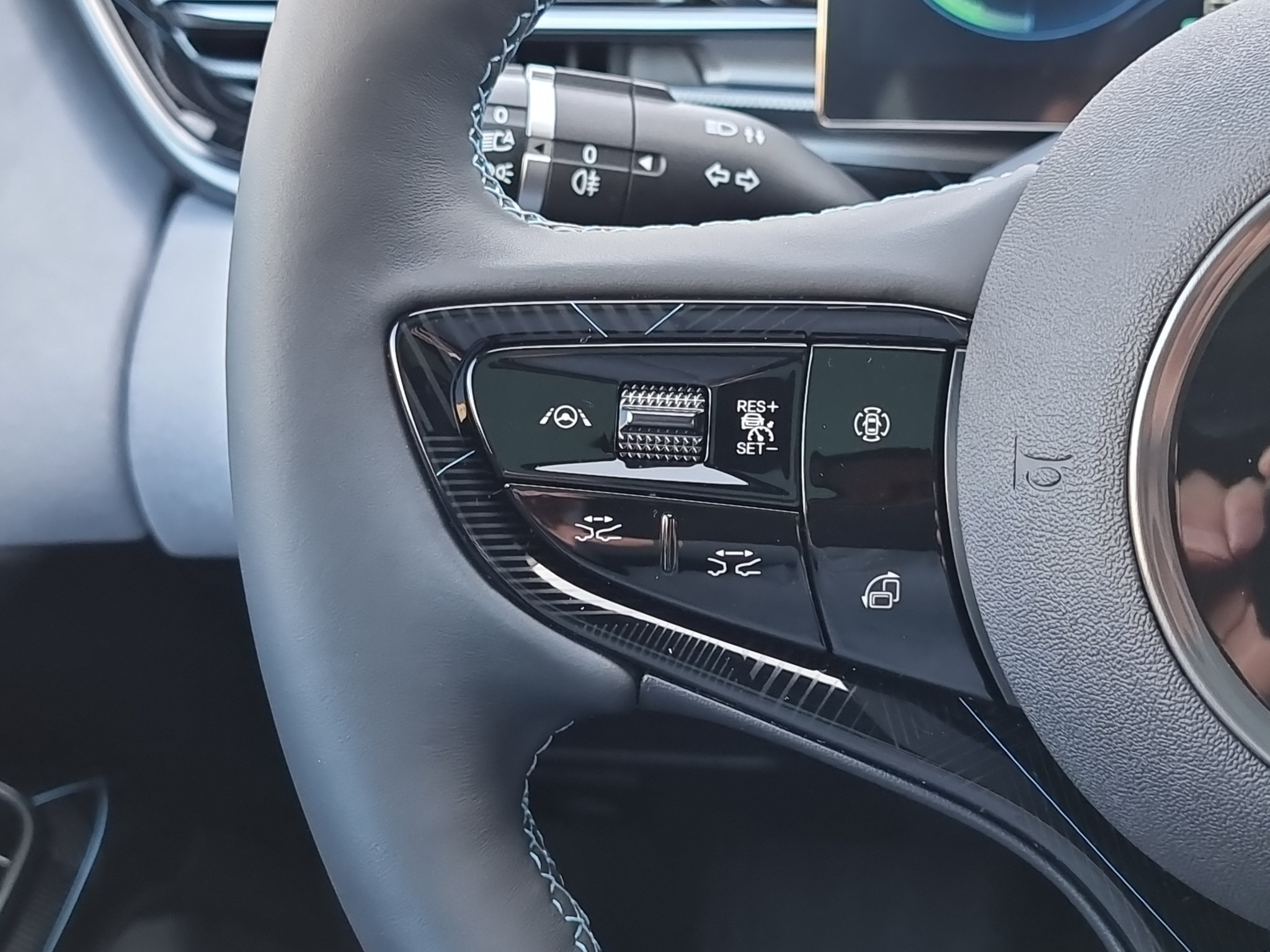 listing desktop thumbnail image 9