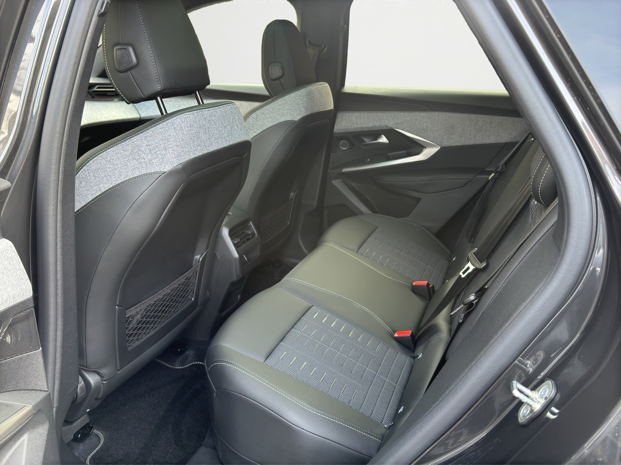 listing desktop thumbnail image 13