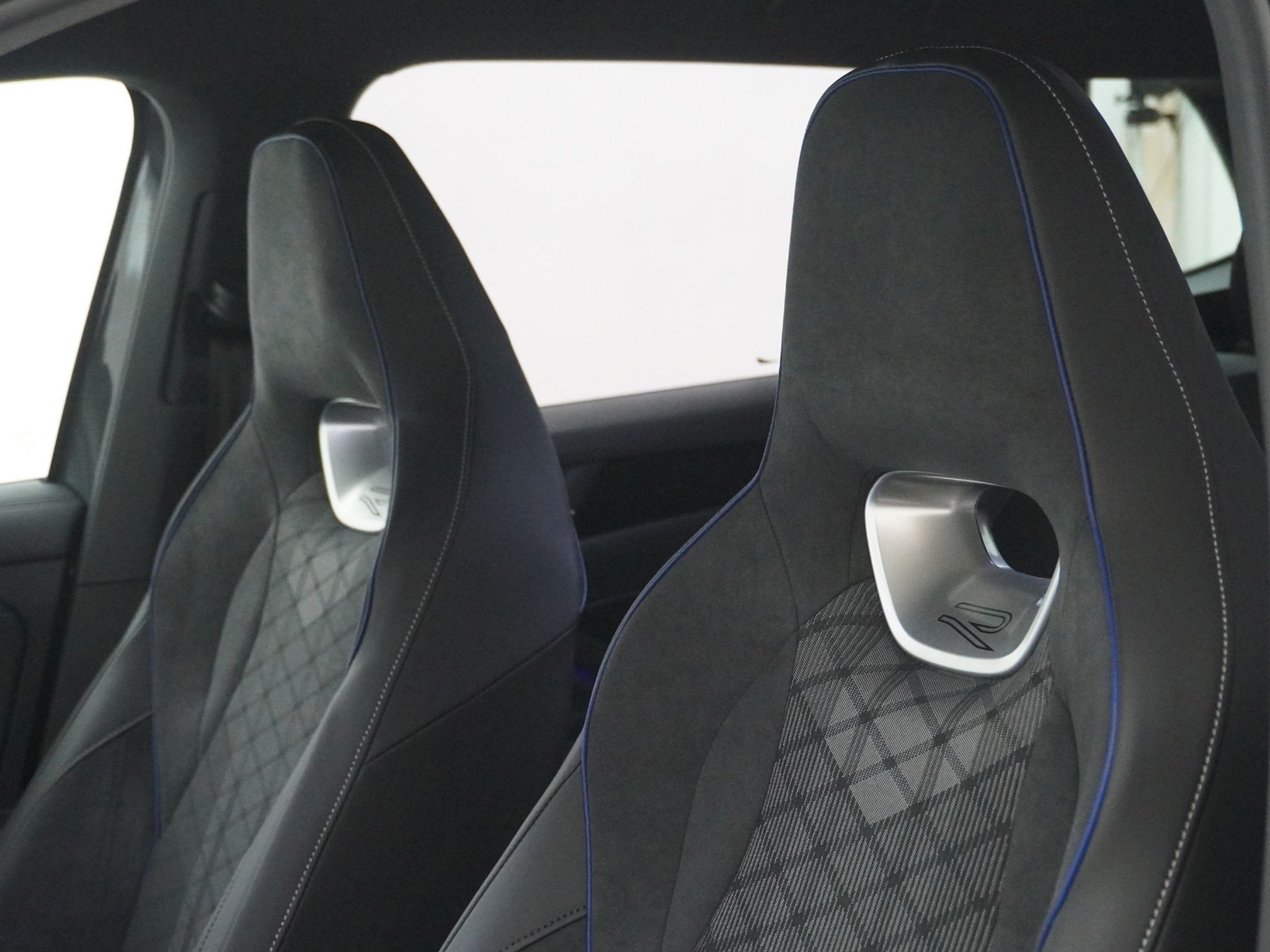 listing desktop thumbnail image 15