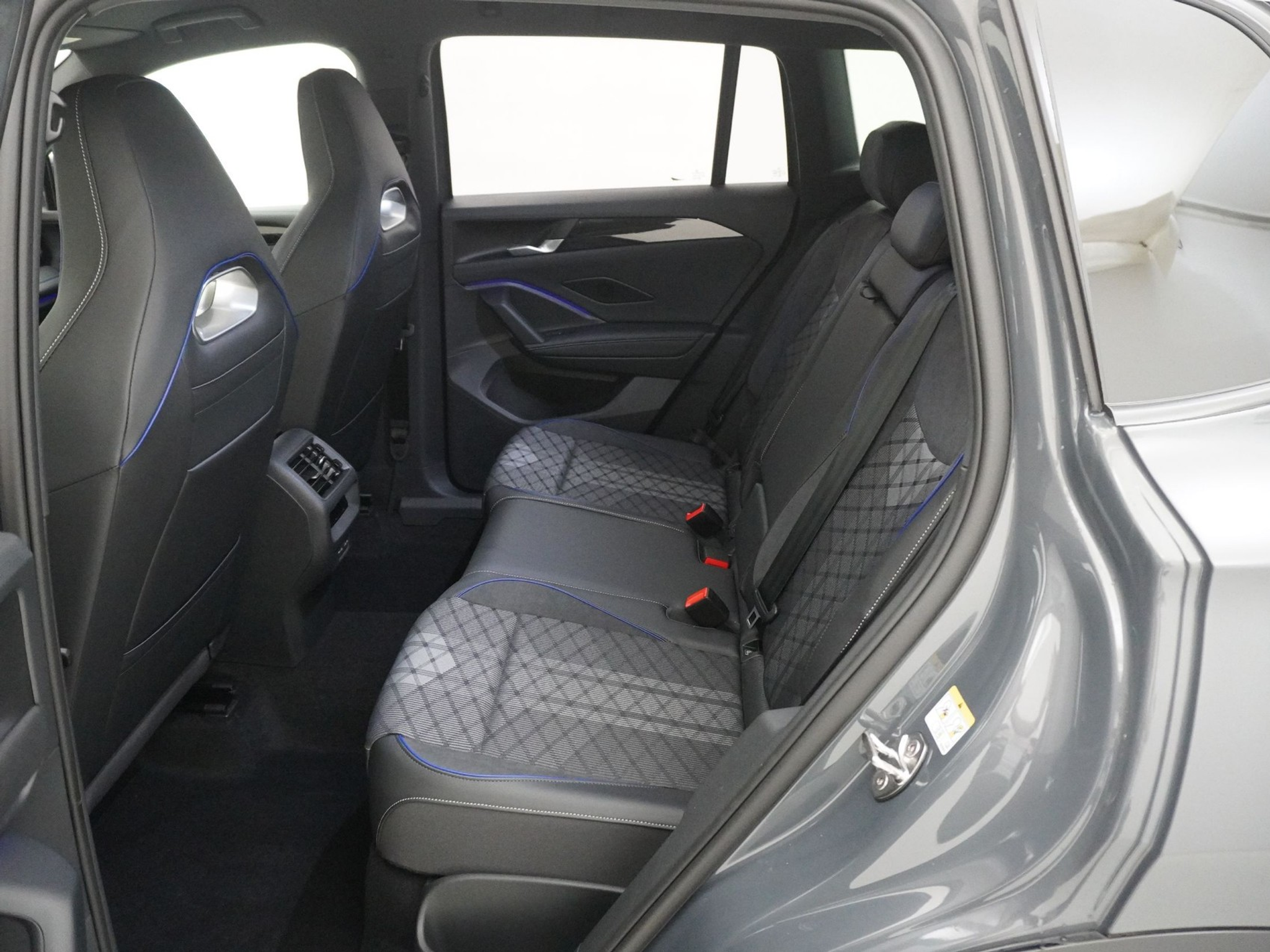 listing desktop thumbnail image 16